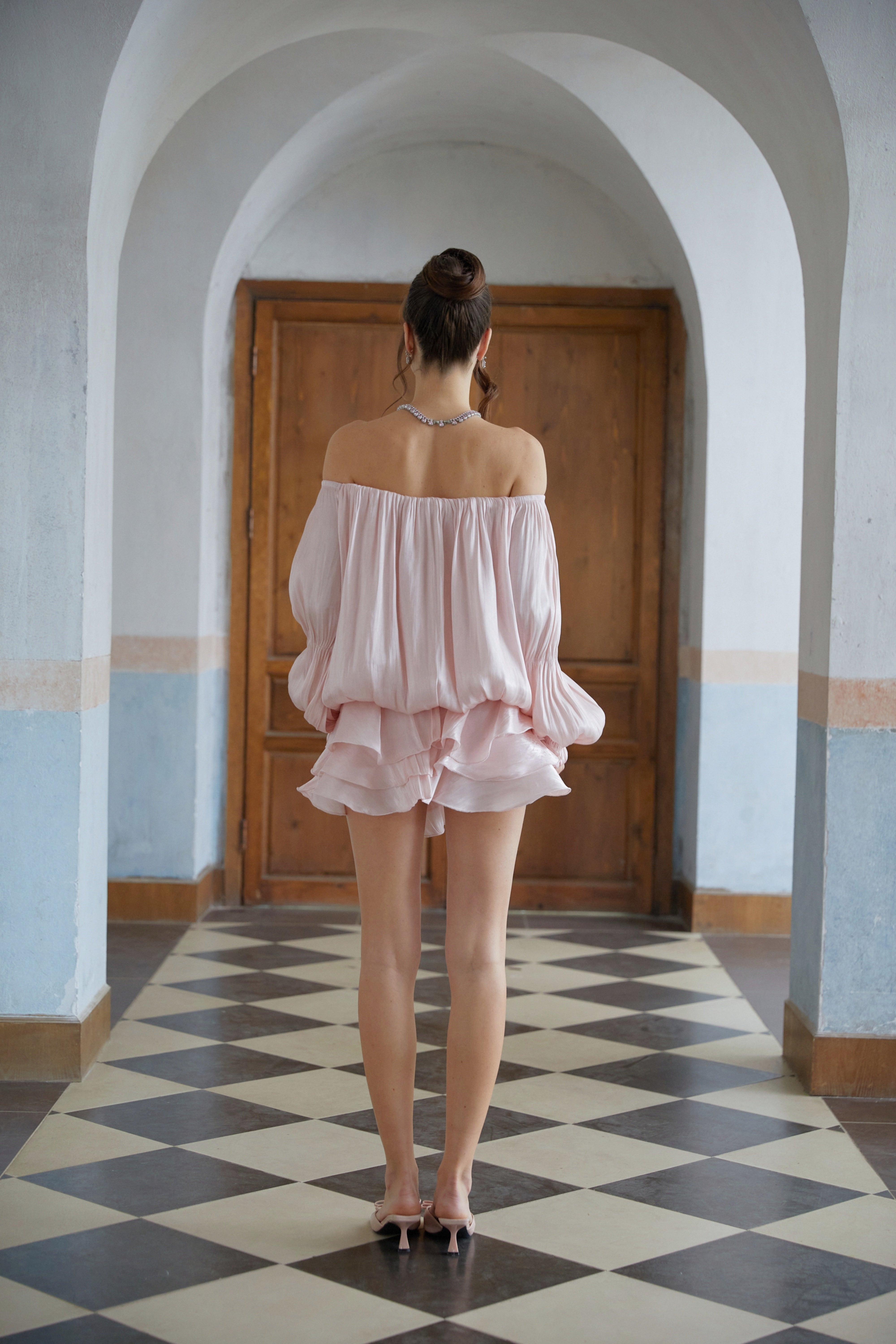 Zofia Pinkfarbenes, glänzendes, plissiertes, mehrlagiges Minikleid