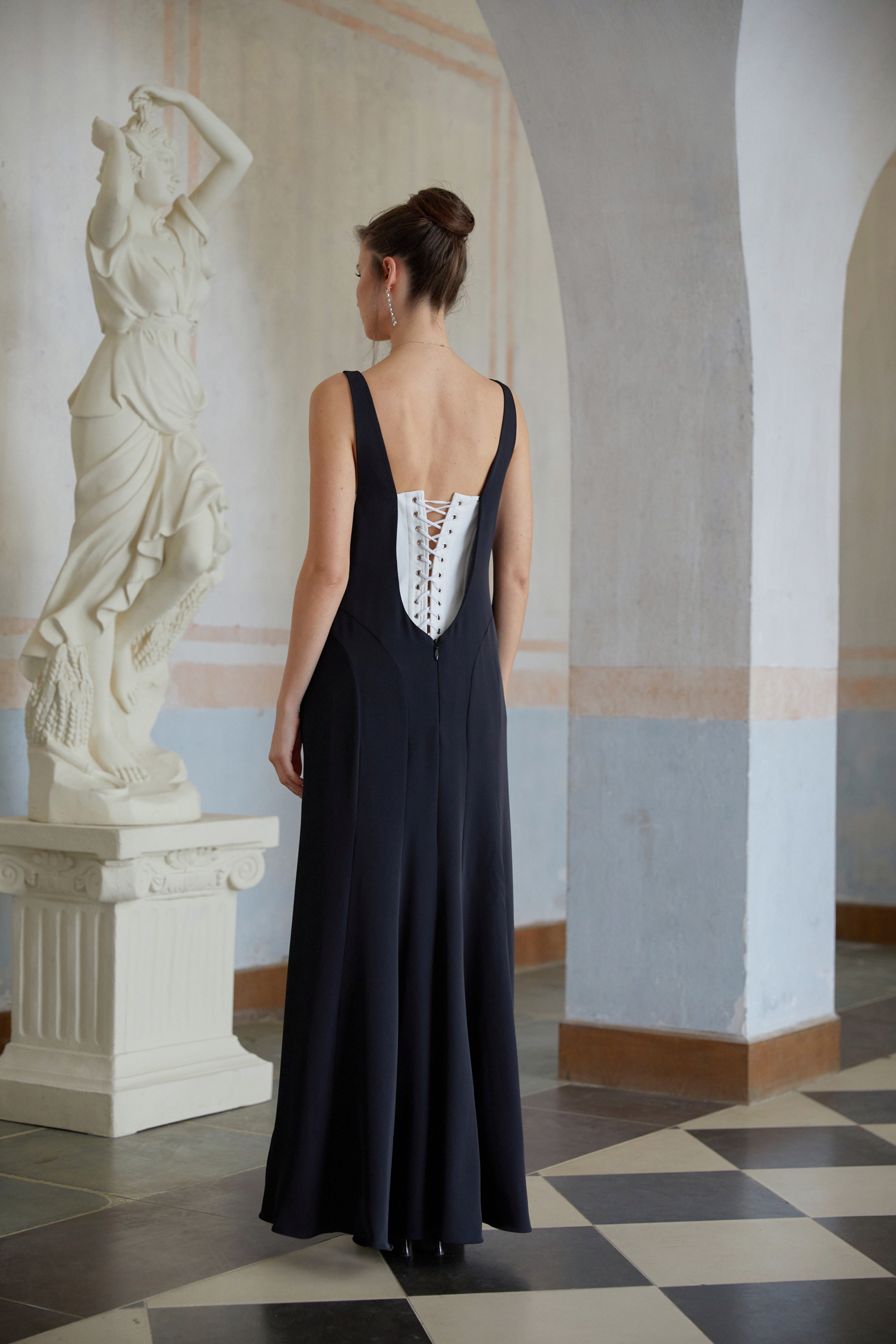 Róisín Maxikleid mit korsettiertem Body-Einsatz in Farbblockoptik