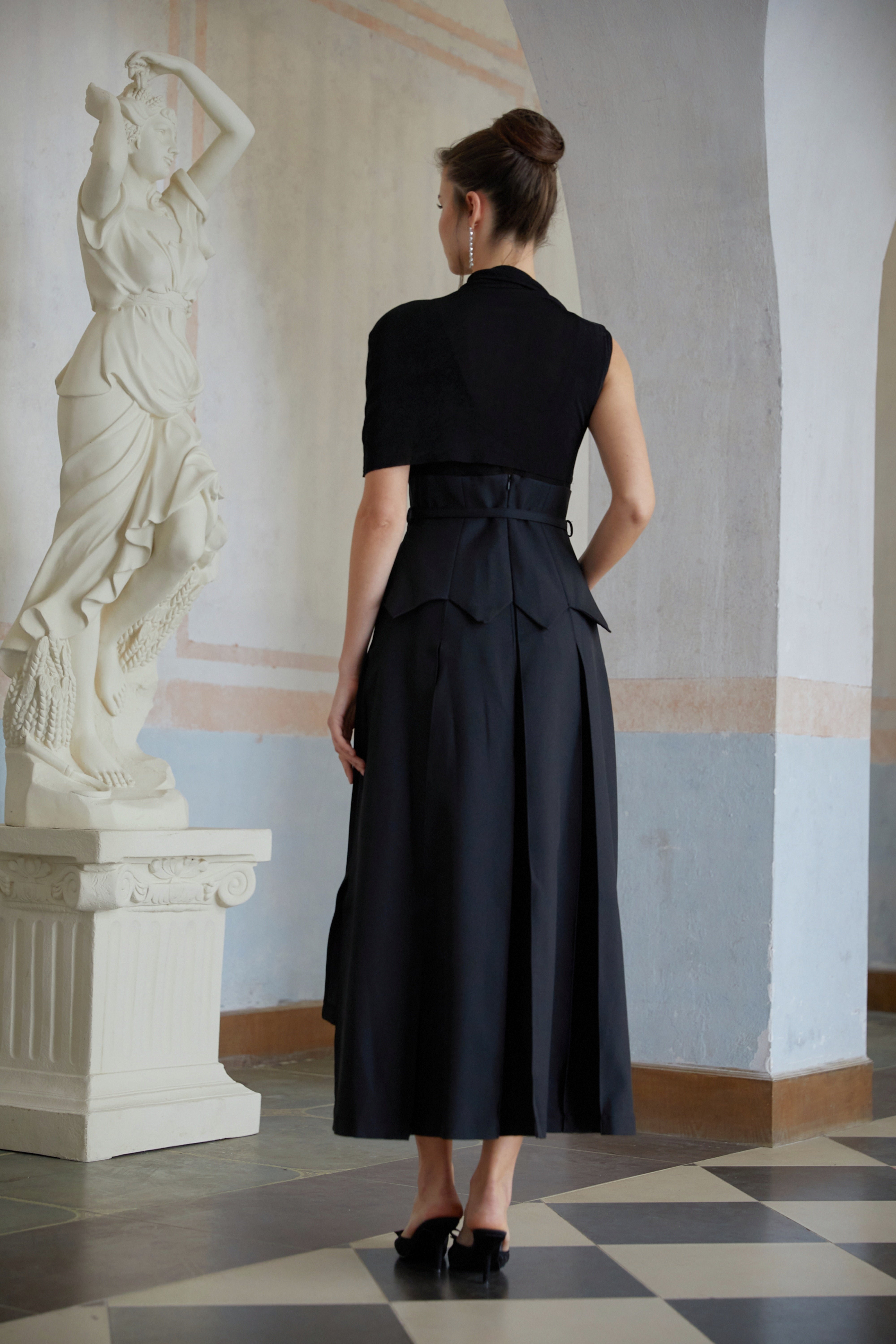 Éabha Black Asymmetrical Shawl Layered Midi Dress