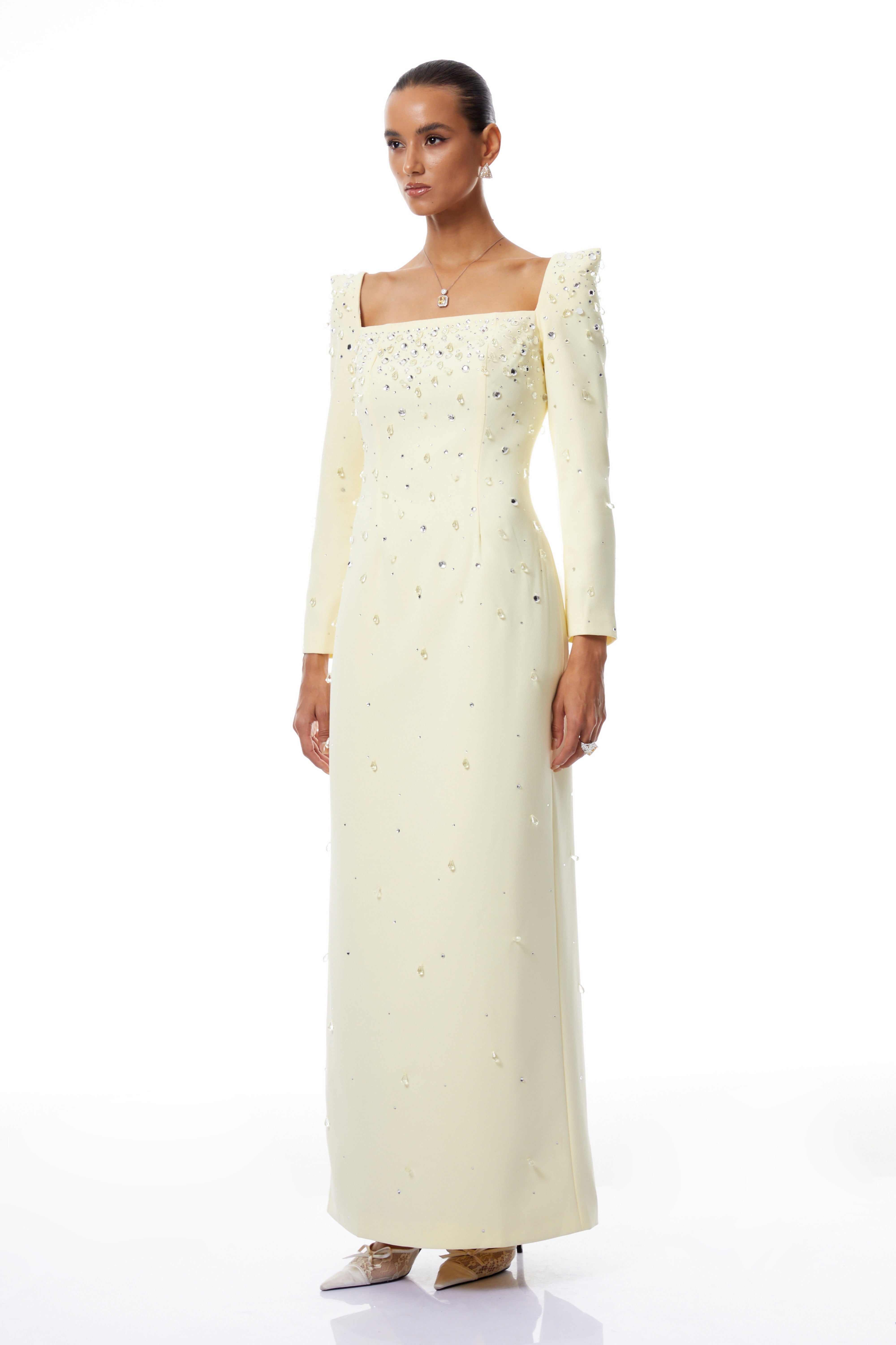 Carmela Gelbes Maxikleid mit eckigem Ausschnitt und Verzierungen