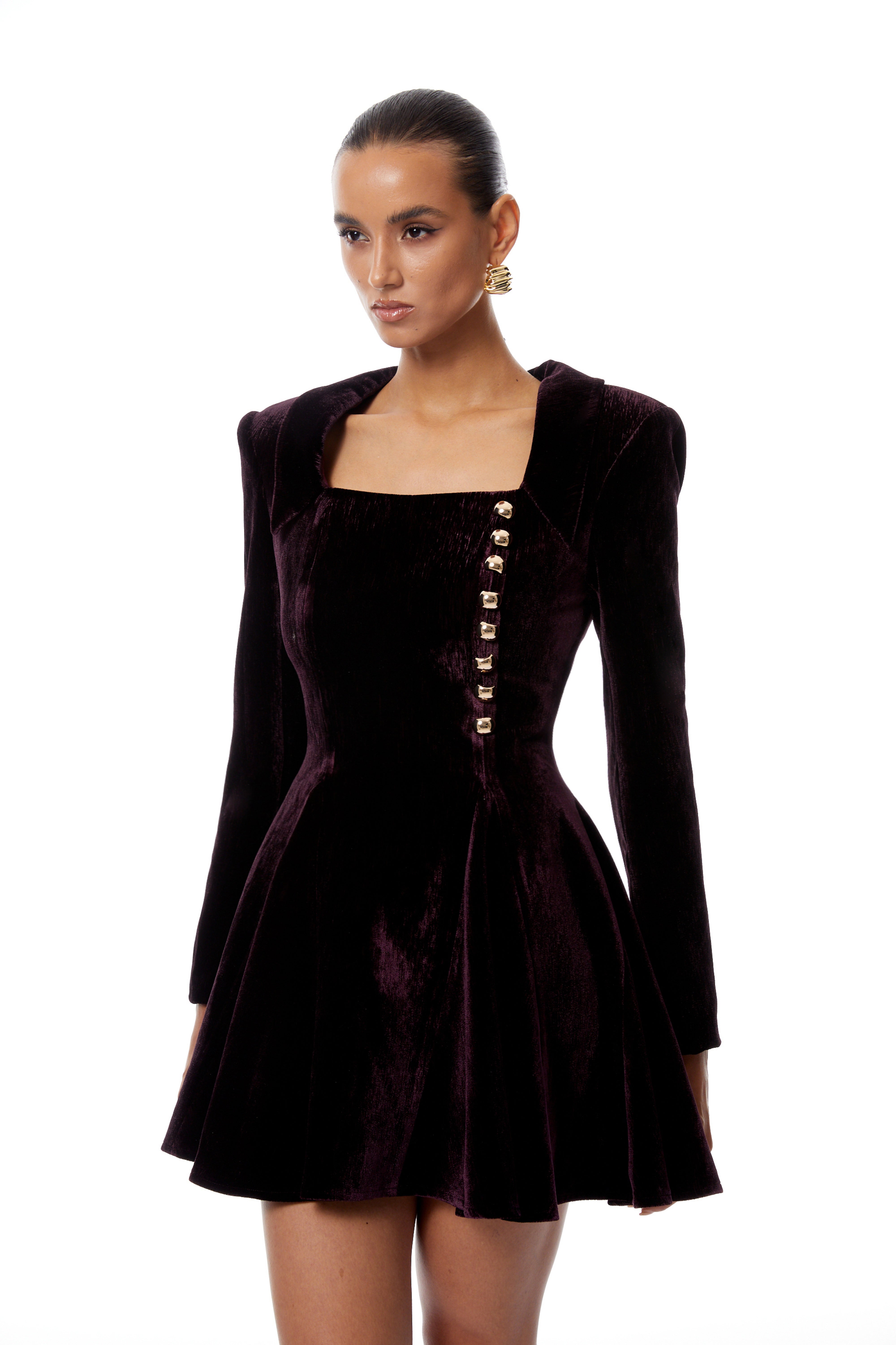 فستان بينيديتا أوبرجين المخملي القصير بياقة مربعة