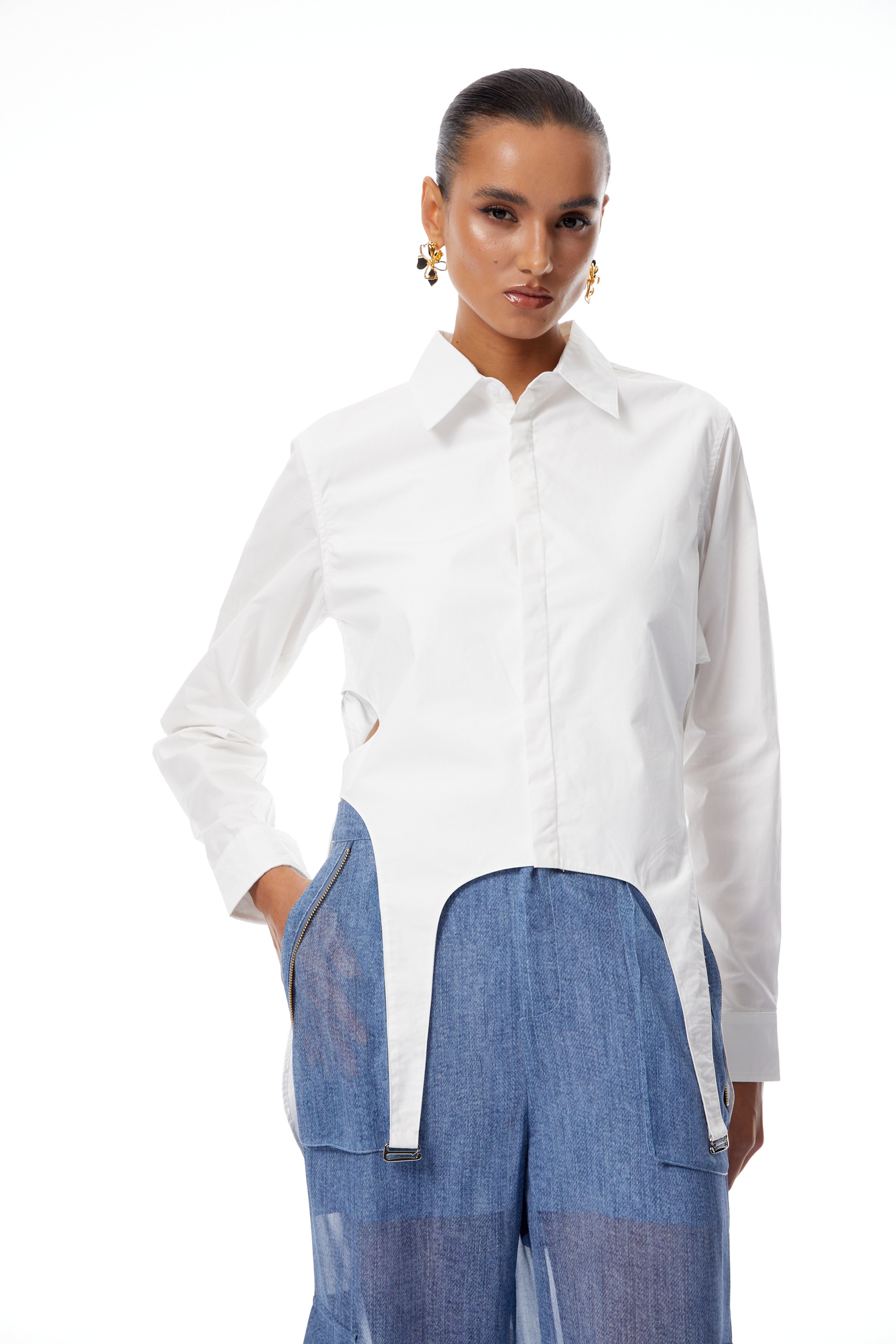 Halsey weißes asymmetrisches Hemd mit Cut-Outs