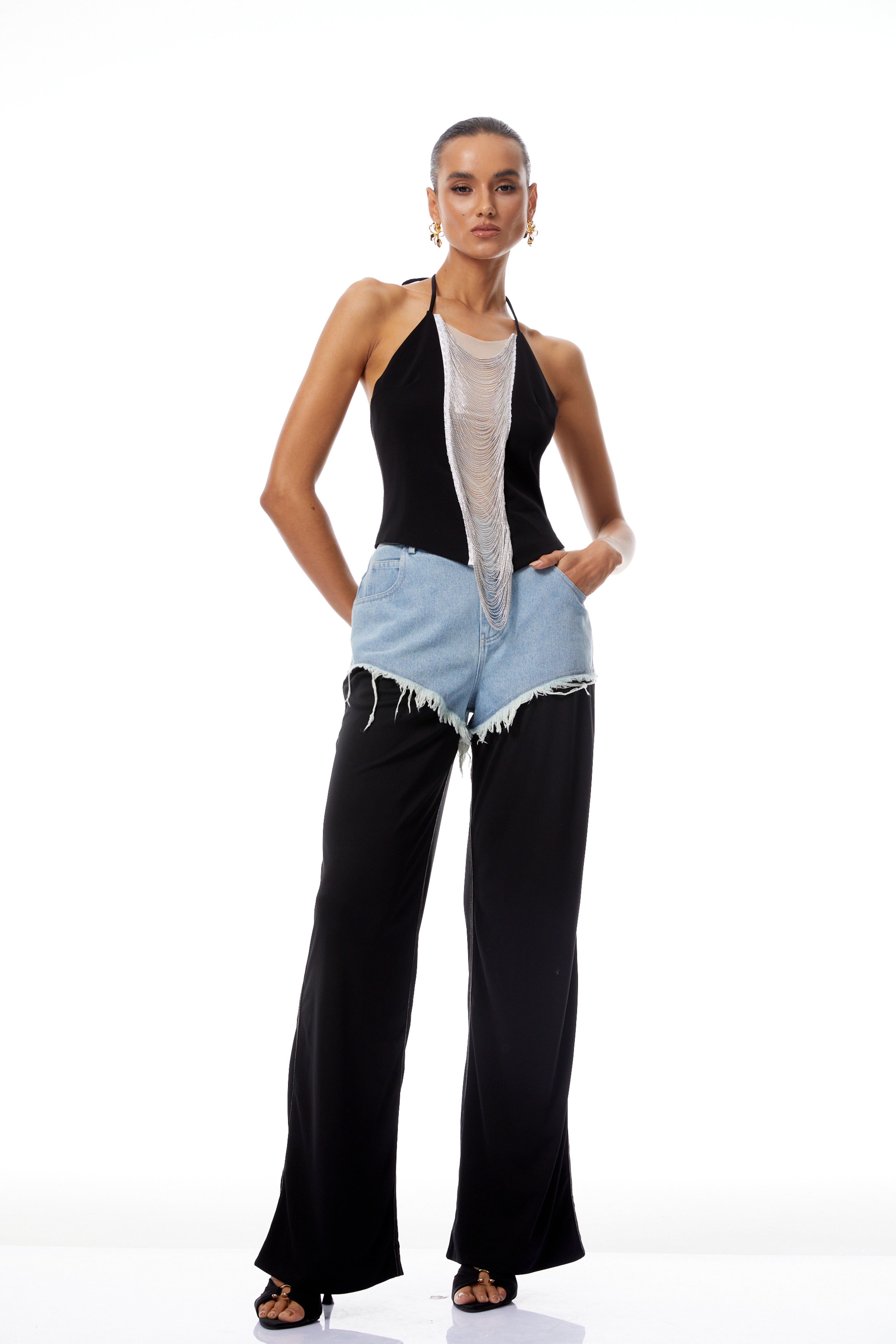 Carla Schwarzes Neckholder-Crop-Top mit Fransen