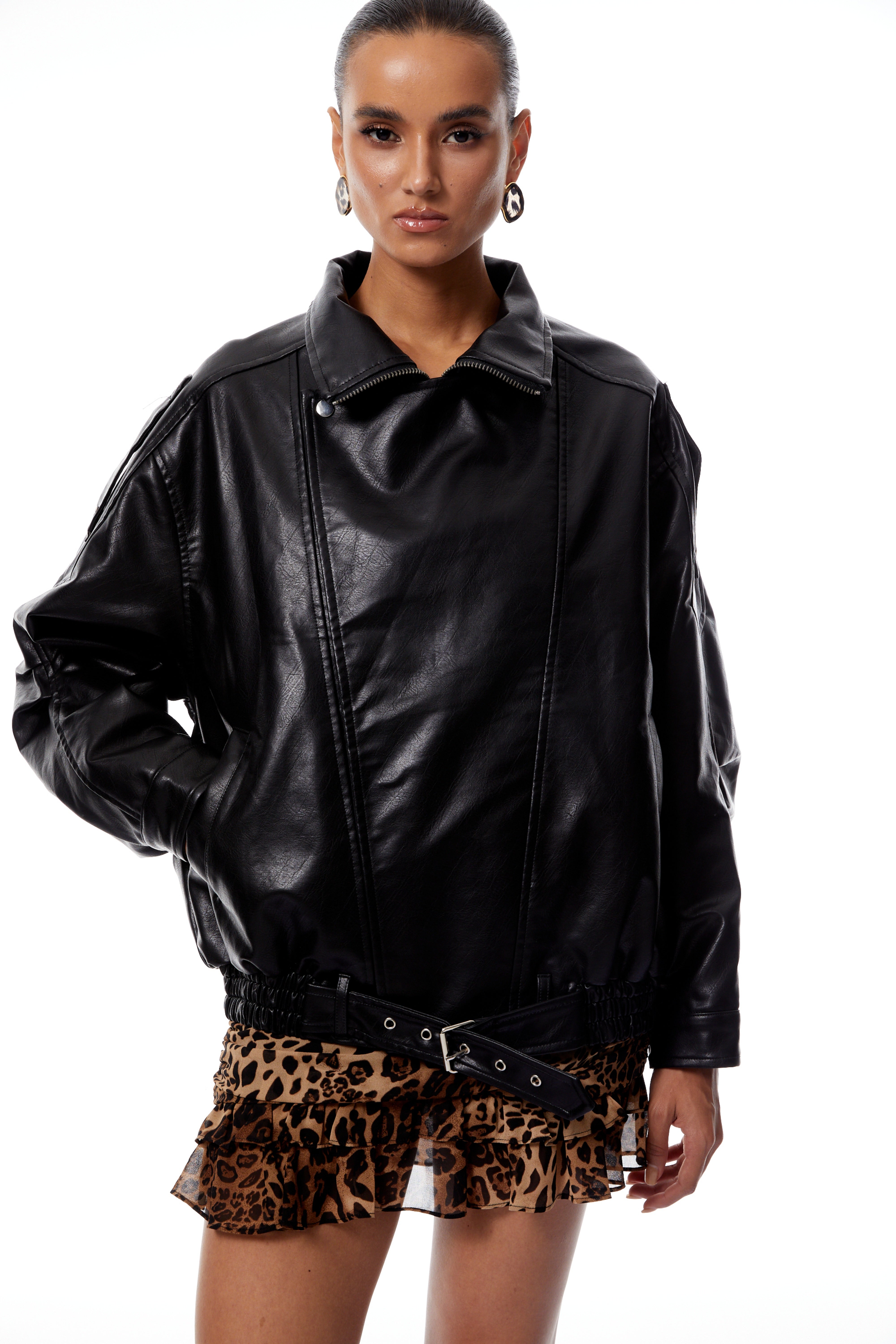 سترة أنتونيلا الجلدية ذات الحزام الأسود