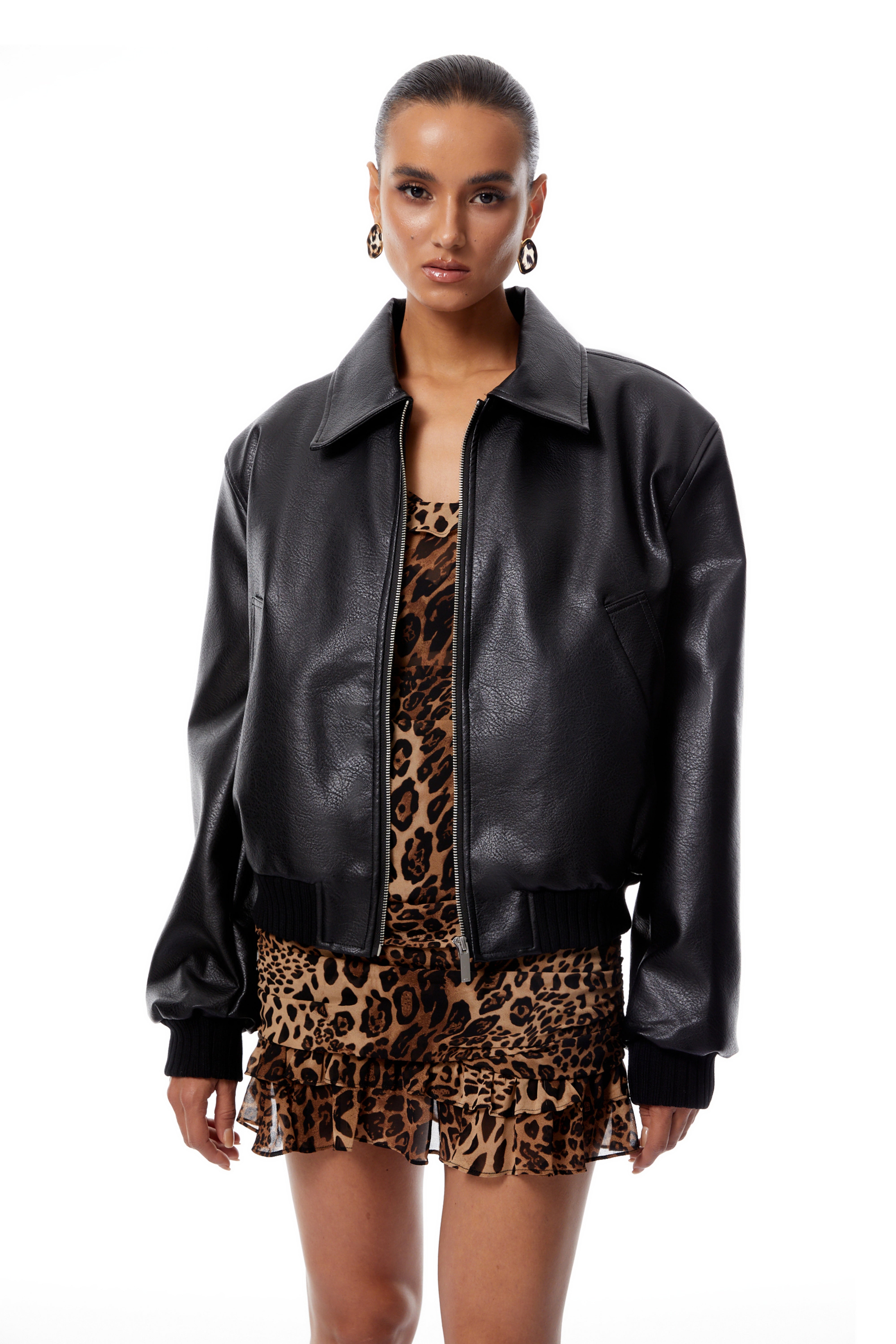 Bomberjacke aus schwarzem genarbtem Leder von Harbor