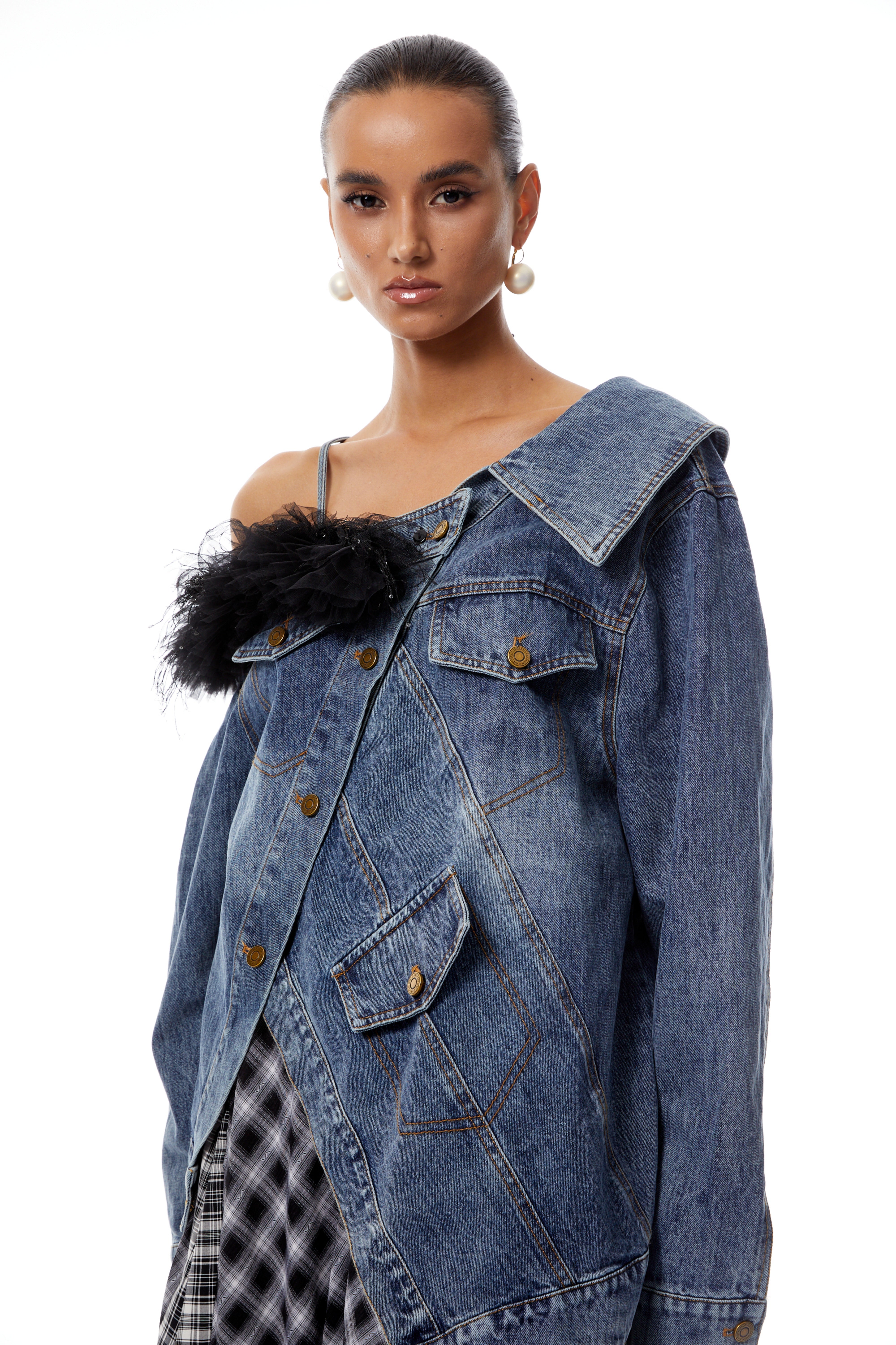 Candela Jeansjacke mit asymmetrischem Tülleinsatz in Blau