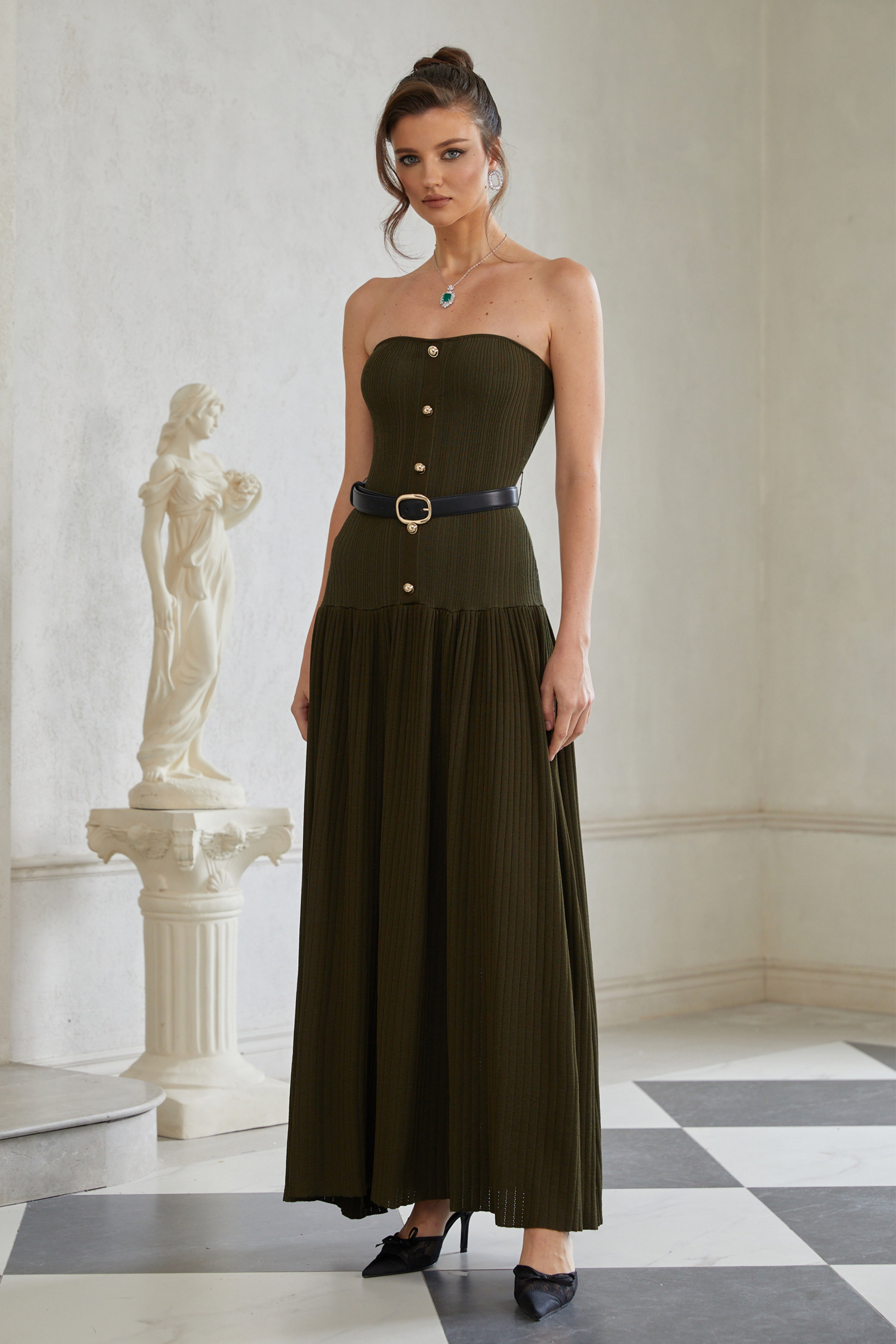 Lavinia Green schulterfreies, geripptes Maxikleid aus Strick