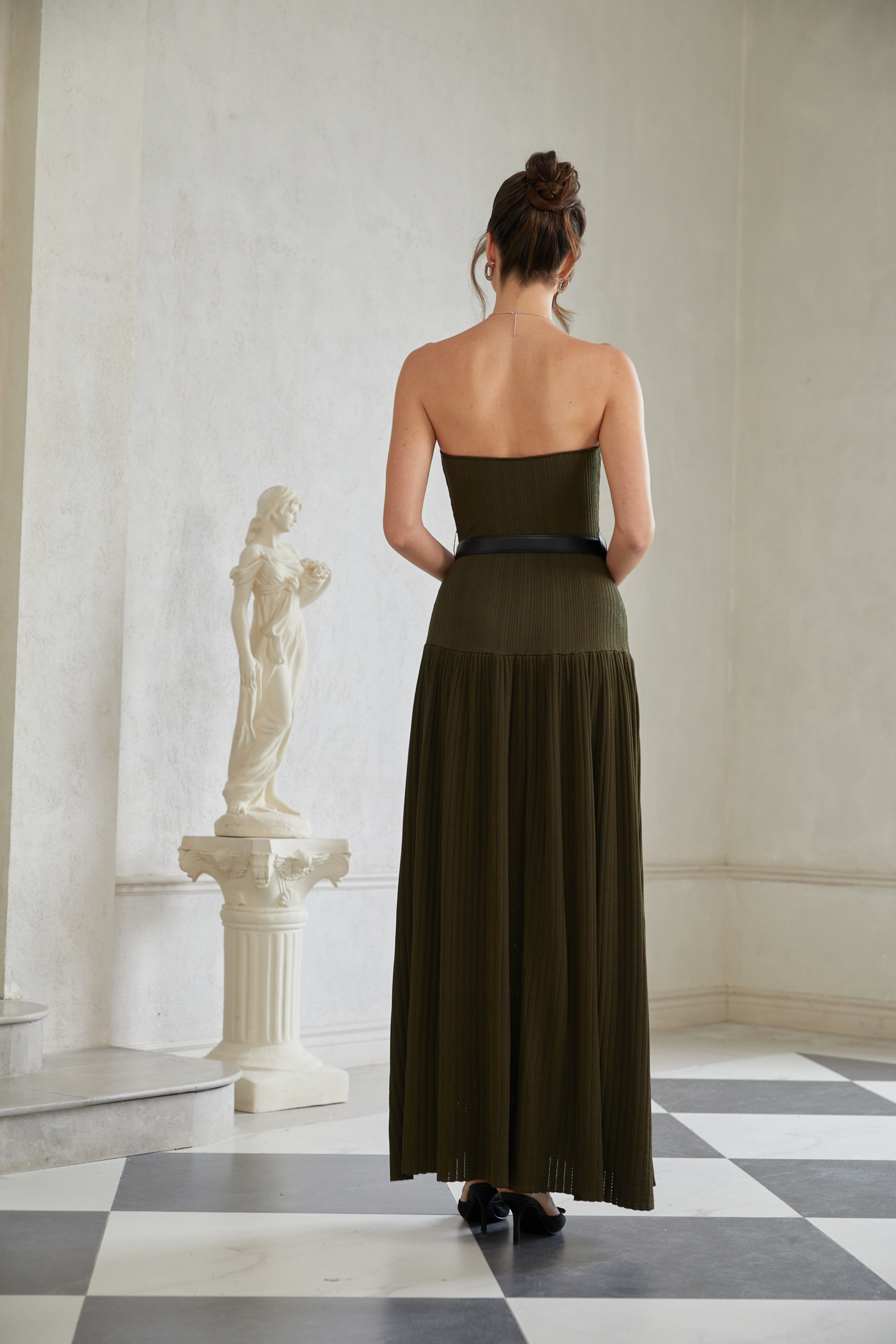 Lavinia Green schulterfreies, geripptes Maxikleid aus Strick
