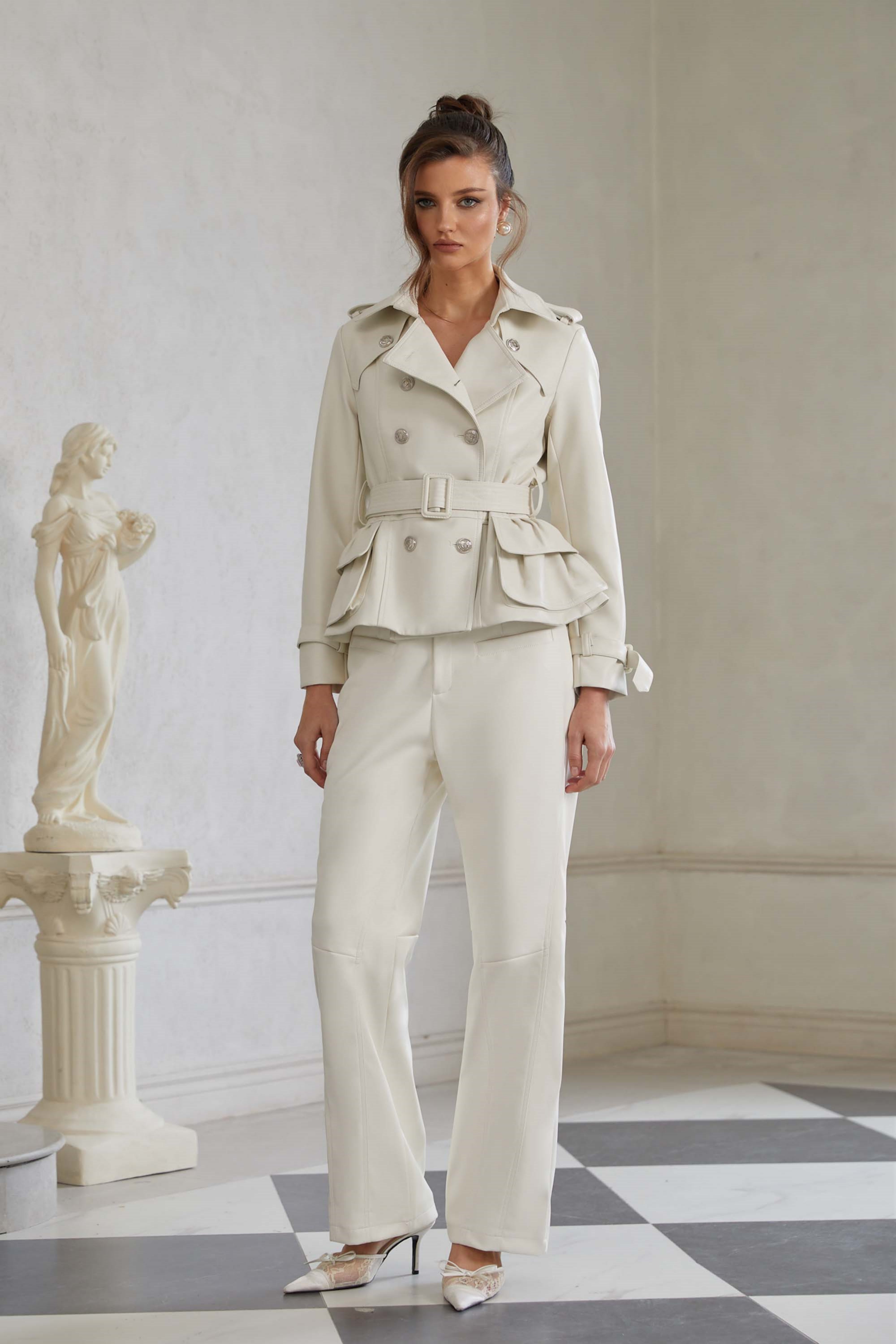 سترة ميلاني وايت الجلدية مزدوجة الصدر