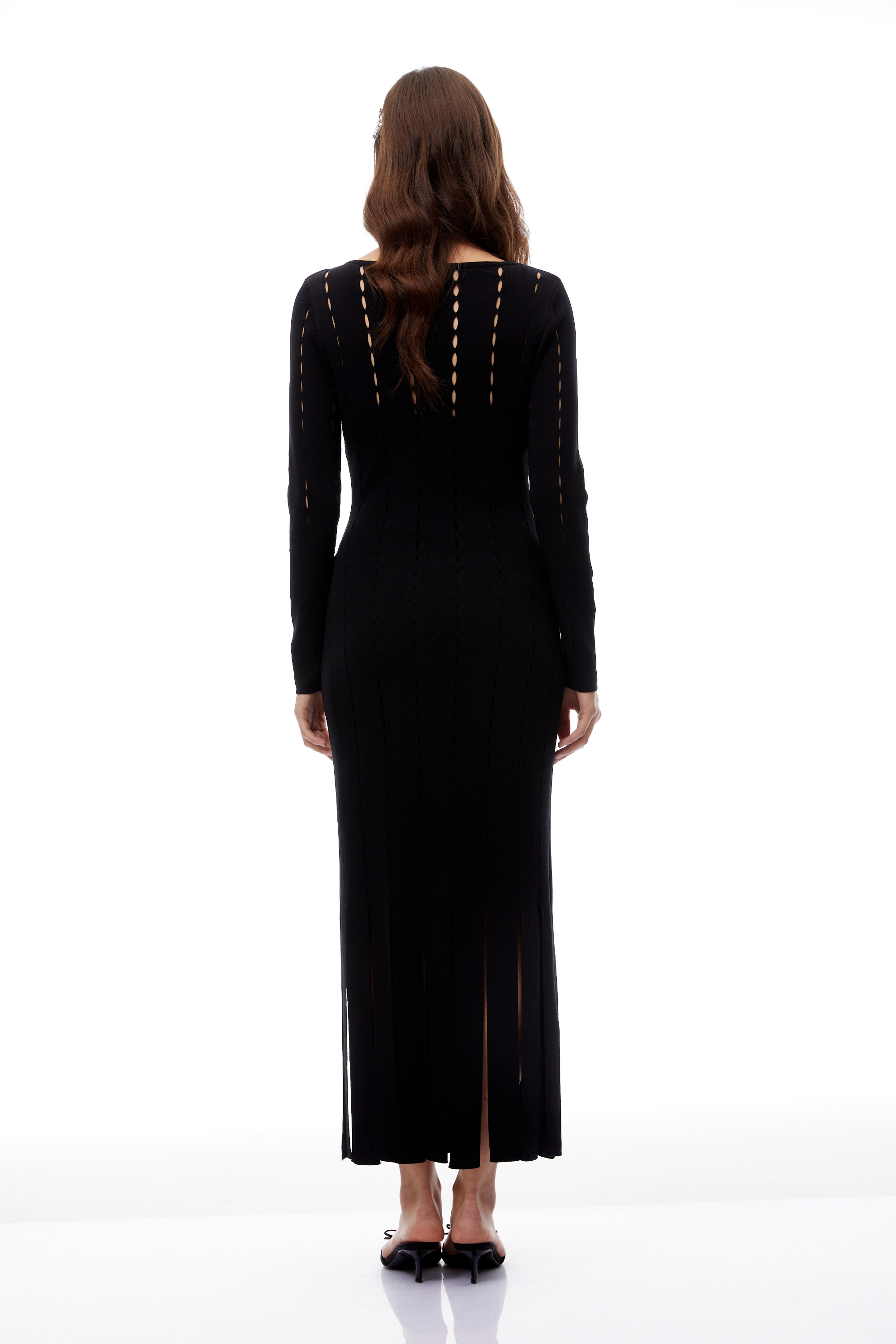 فستان جريتا ماكسي أسود غير متماثل من القماش الشبكي