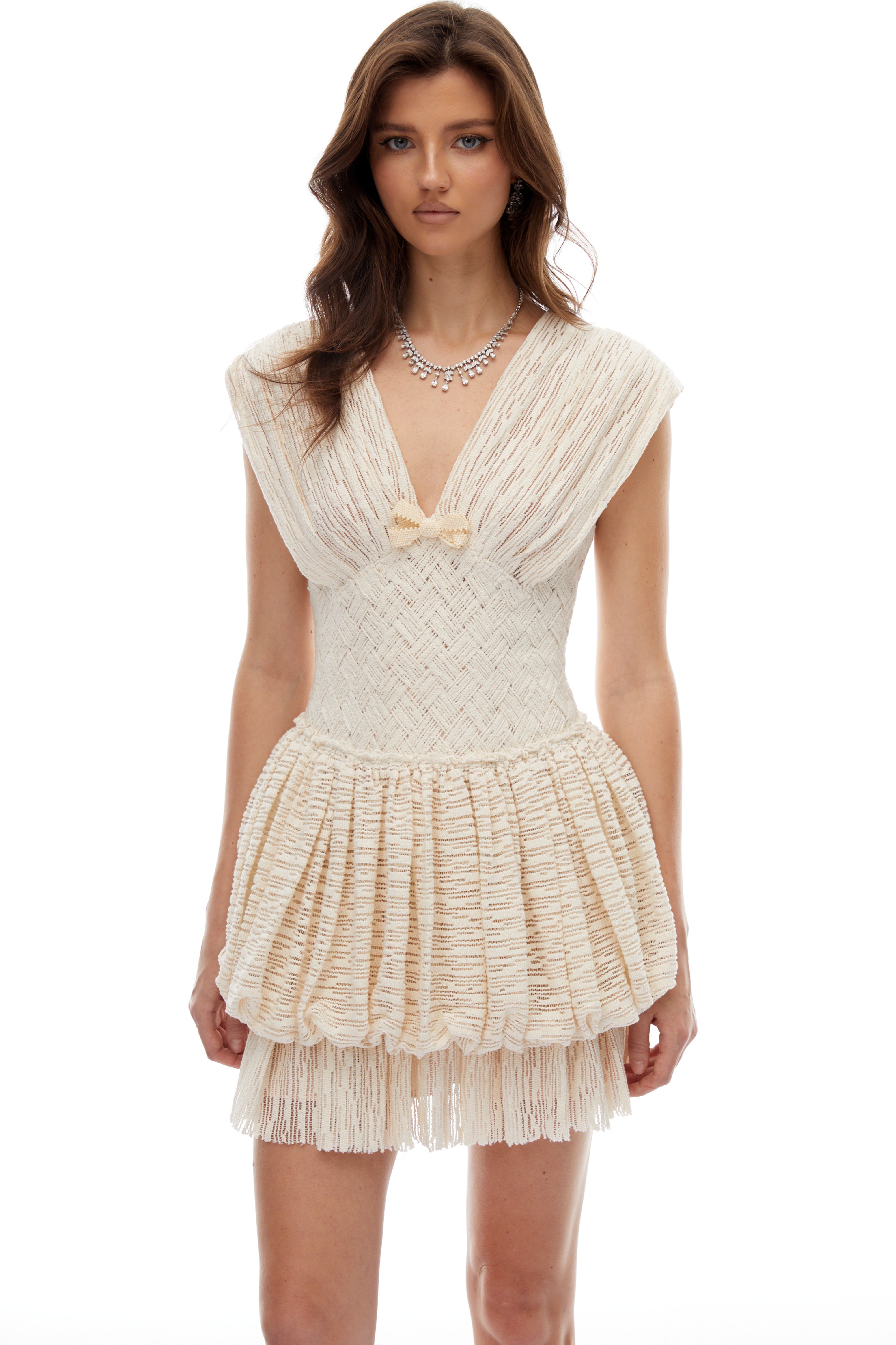 فستان مافيس نيوترالز قصير مضفر بعقدة فيونكة