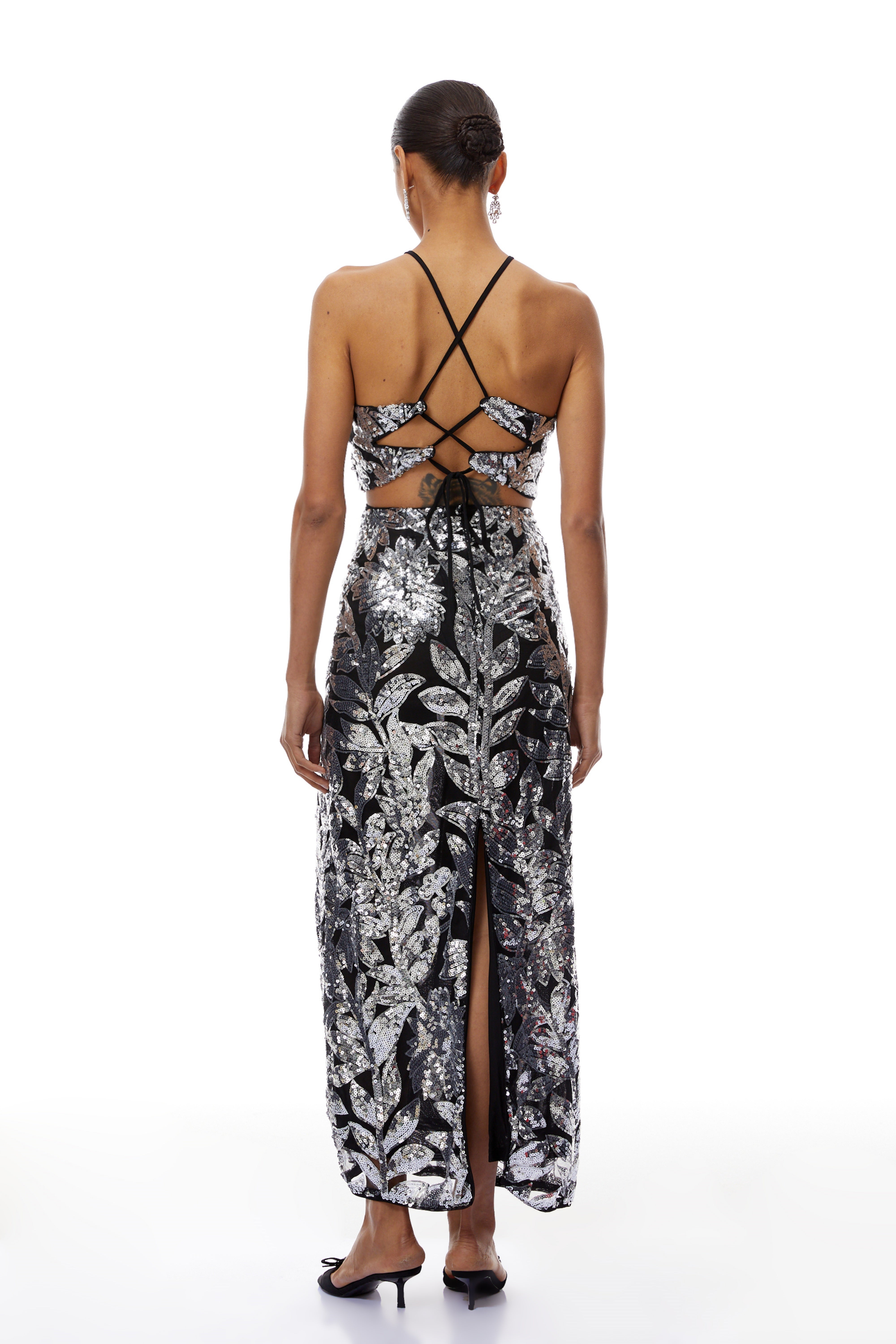 فستان ماكسي شبكي مزين بالترتر من ألما فضي