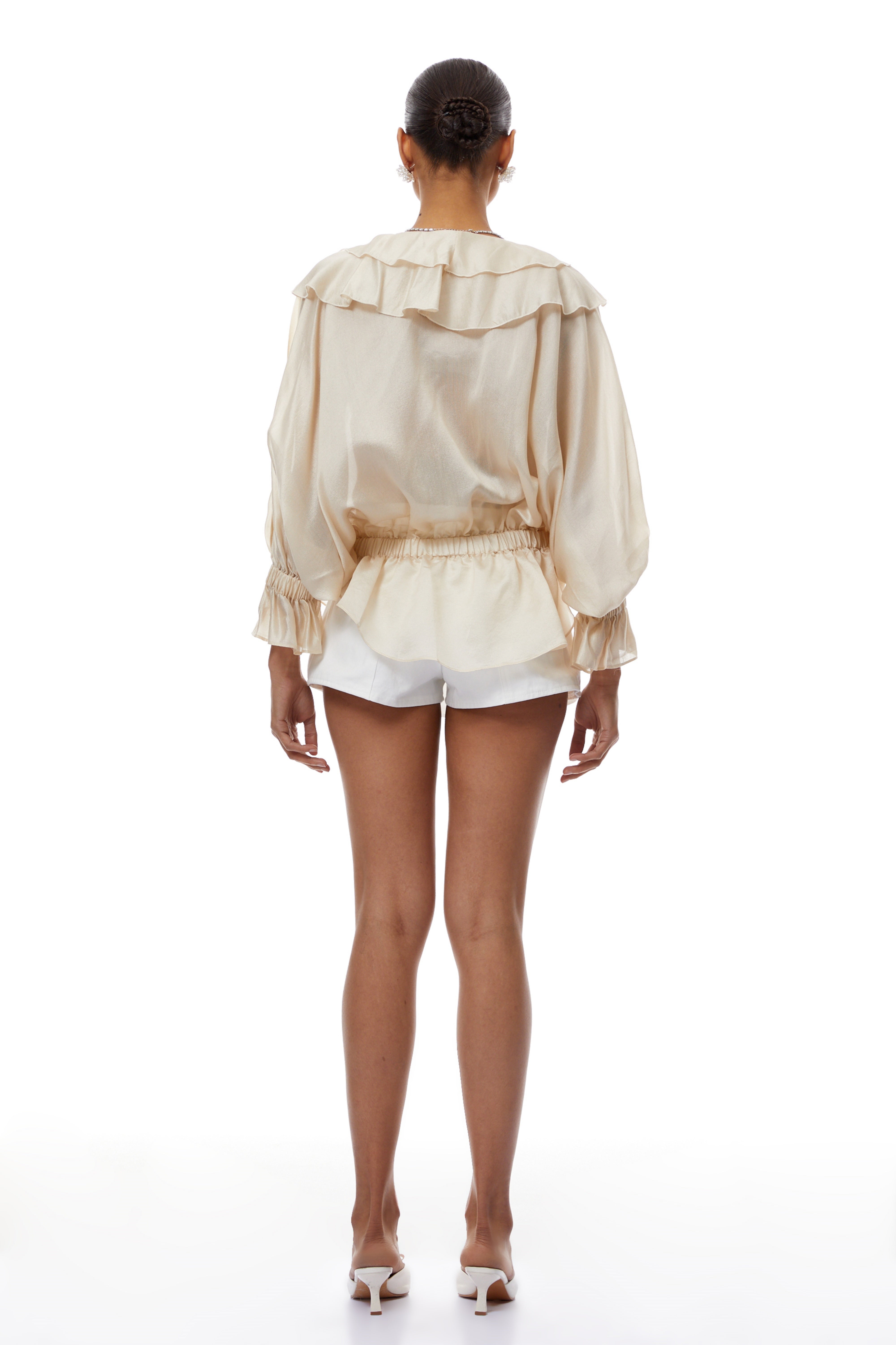 بلوزة أوريلي المحايدة ذات الكشكشة ثلاثية الأبعاد