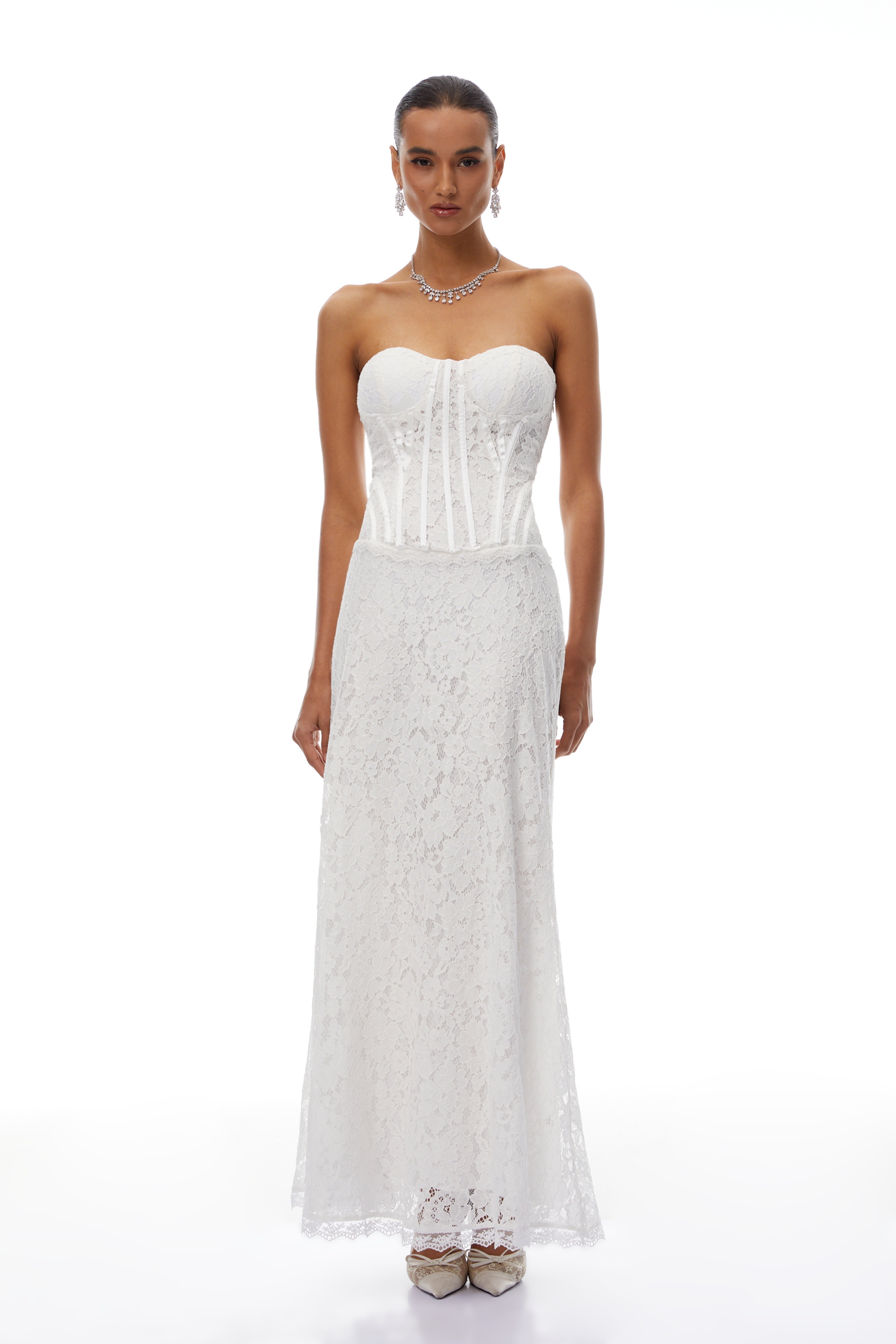 Karida Weißes schulterfreies Maxikleid aus Spitze