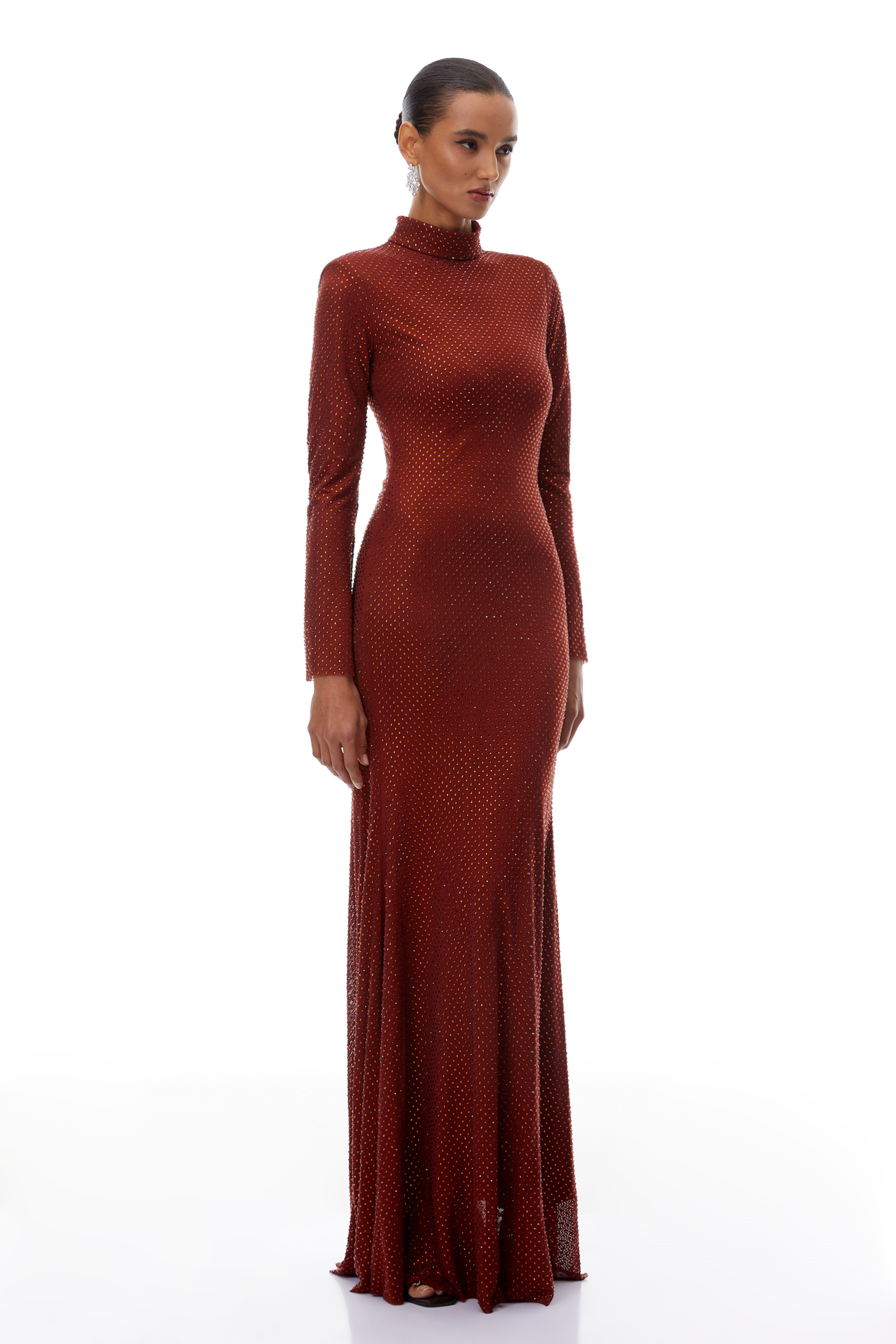 فستان ماكسي أحمر مزين بأحجار الراين من شارون