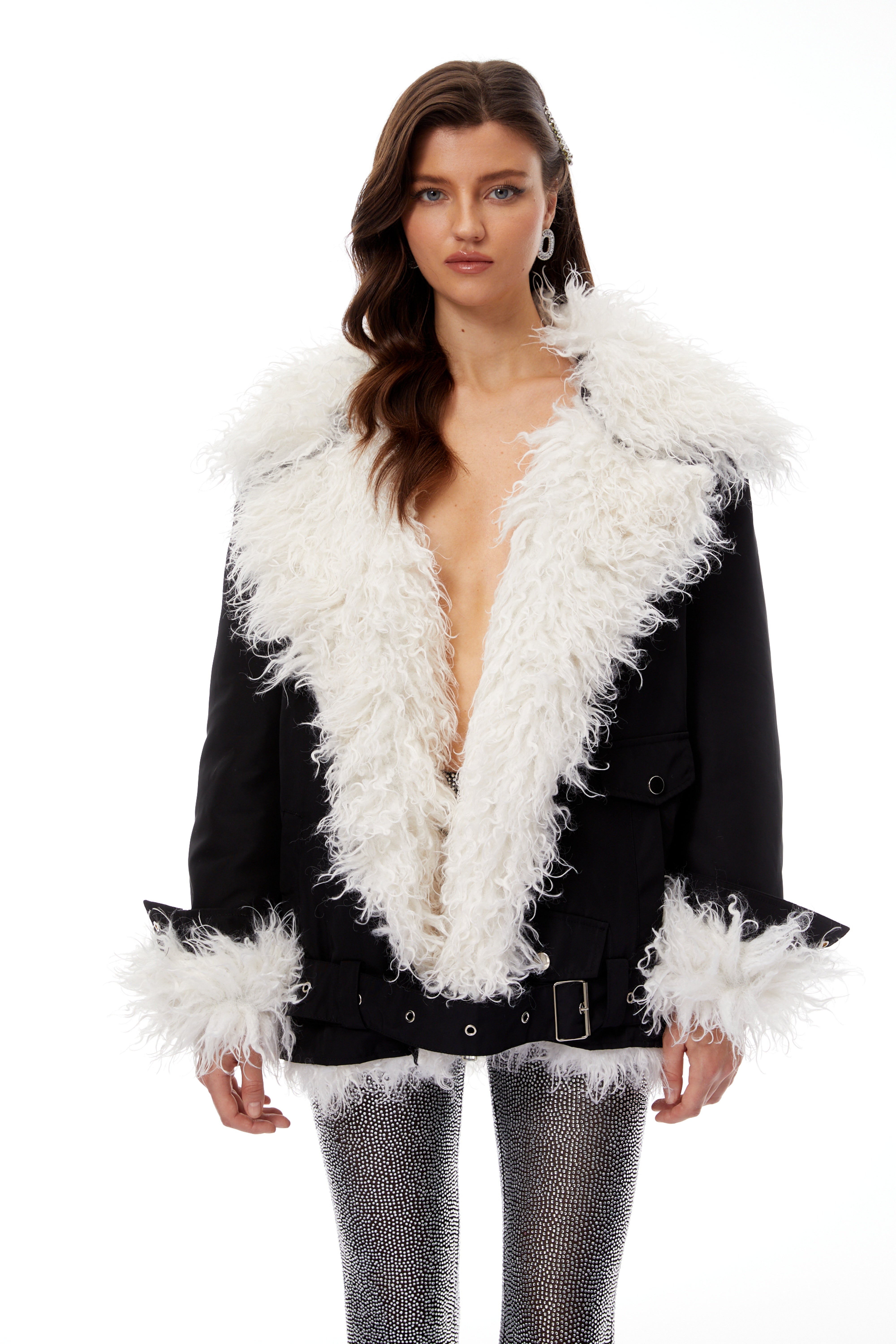 سترة دومينغو المبطنة بالفرو الأسود