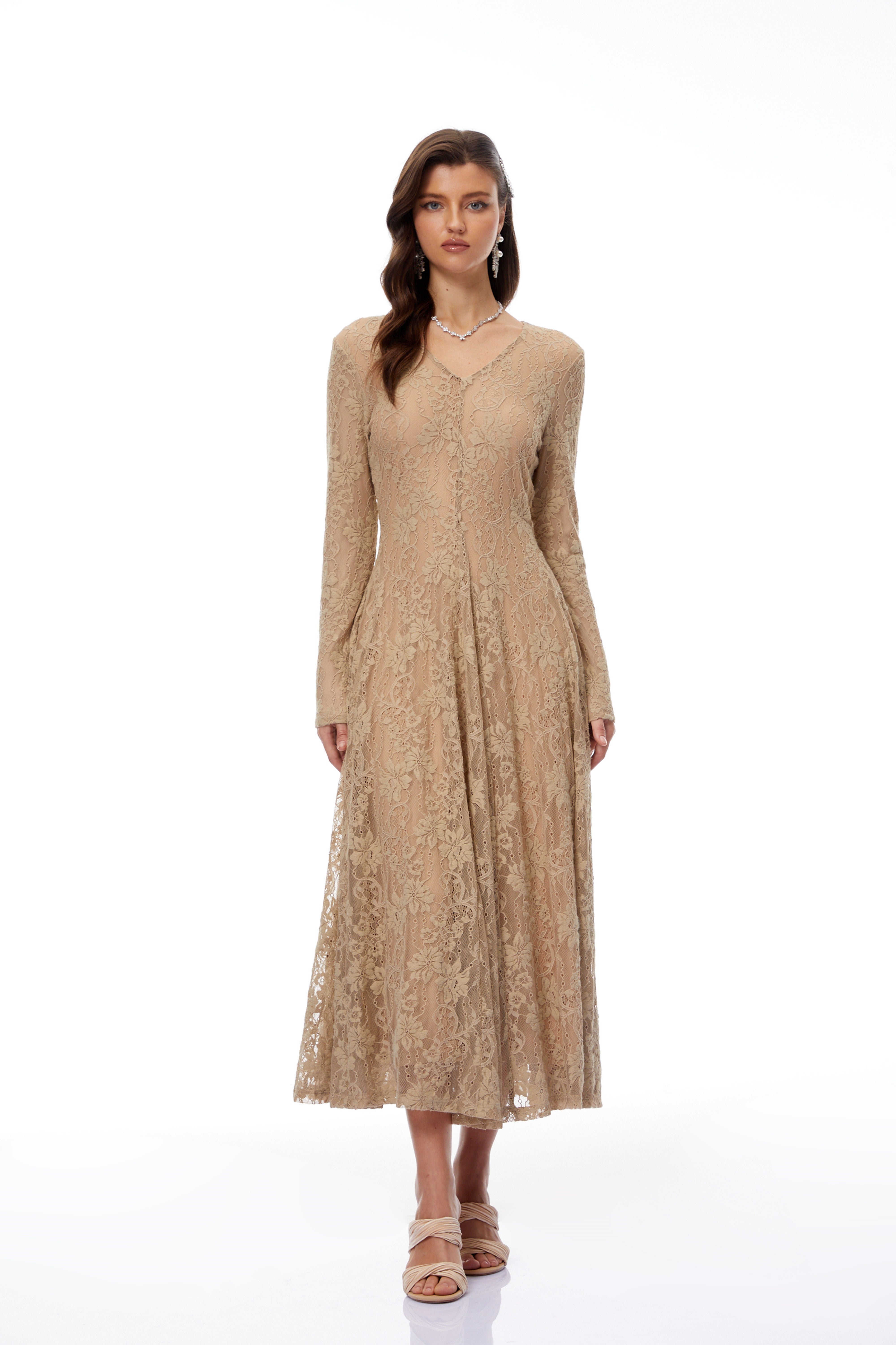 Fernanda Neutrals Maxikleid mit Blumenstickerei