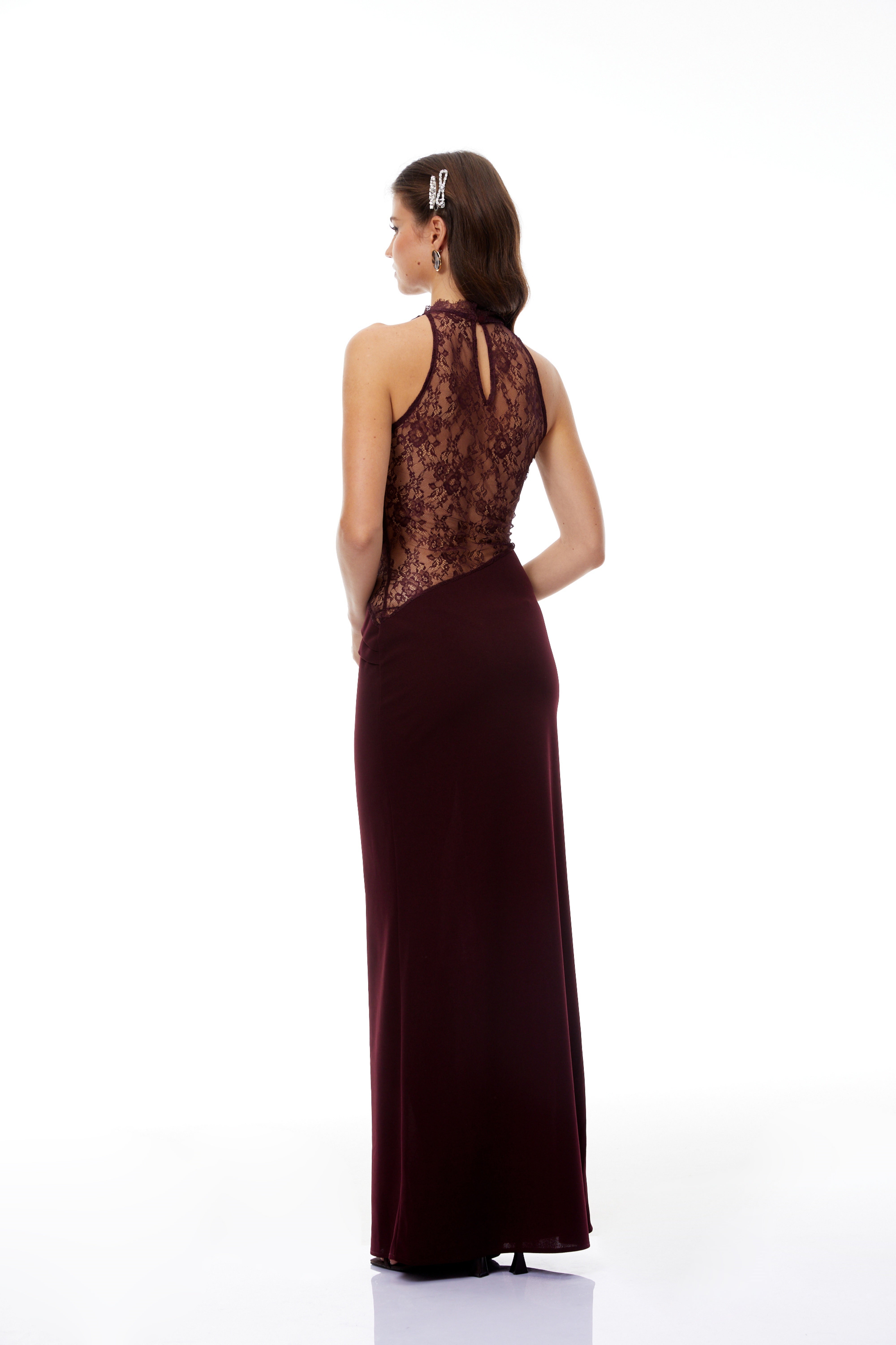 Gioconda Burgunderfarbenes Maxikleid mit Neckholder und Spitzeneinsatz