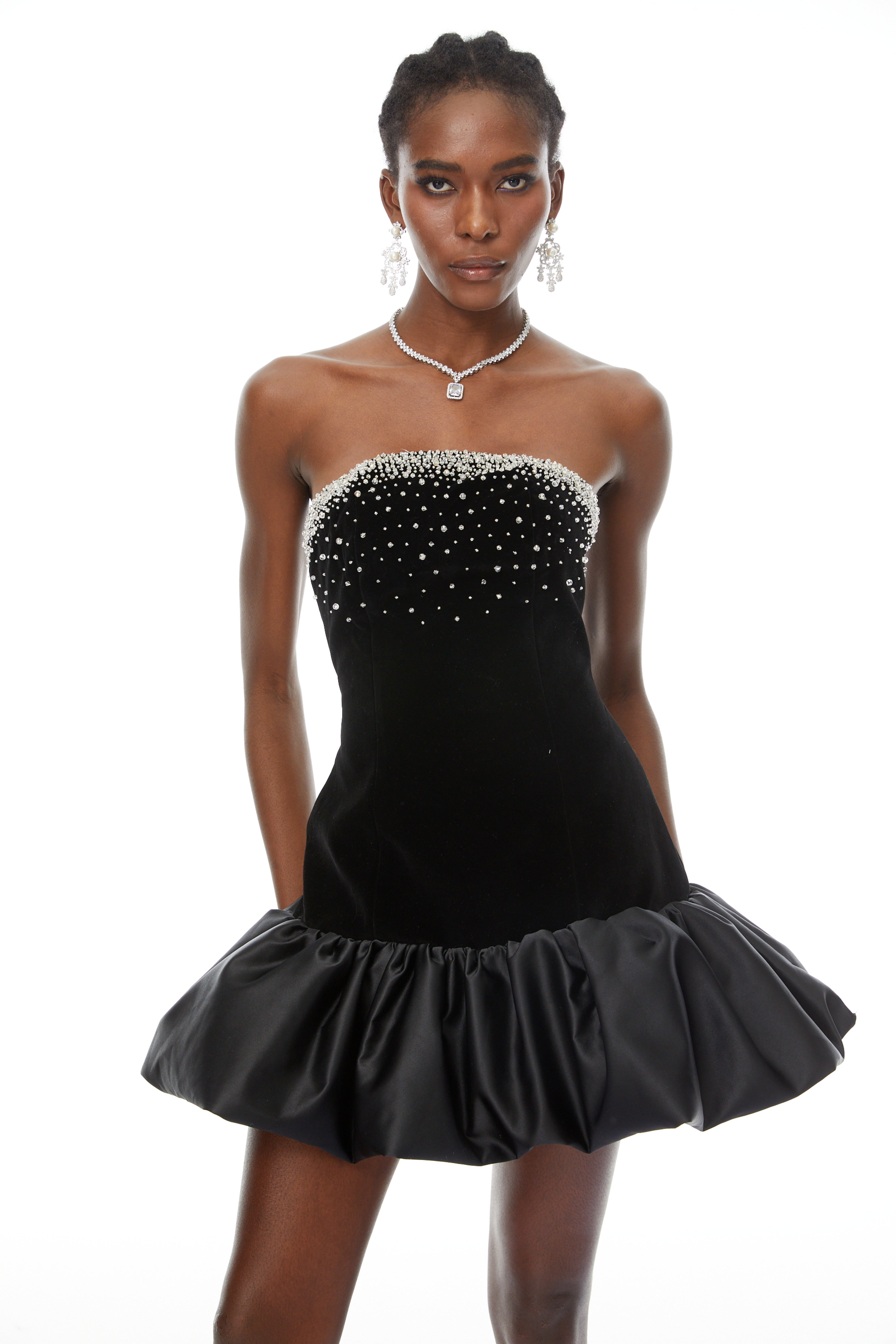 Lucía Black Beaded Embellished Velvet Mini Dress