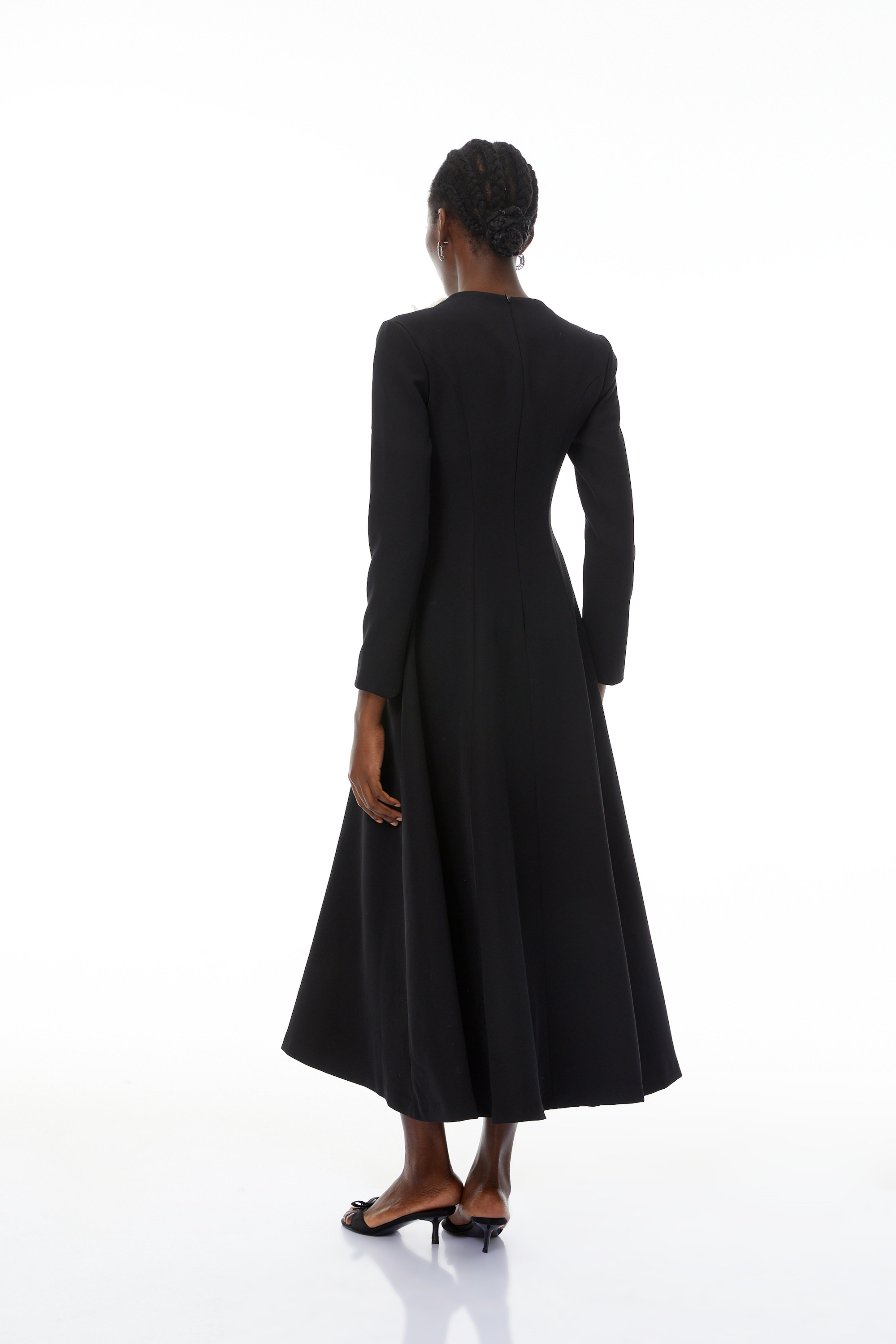 فستان جريتا ماكسي ثلاثي الأبعاد مزين بالترتر بألوان متداخلة