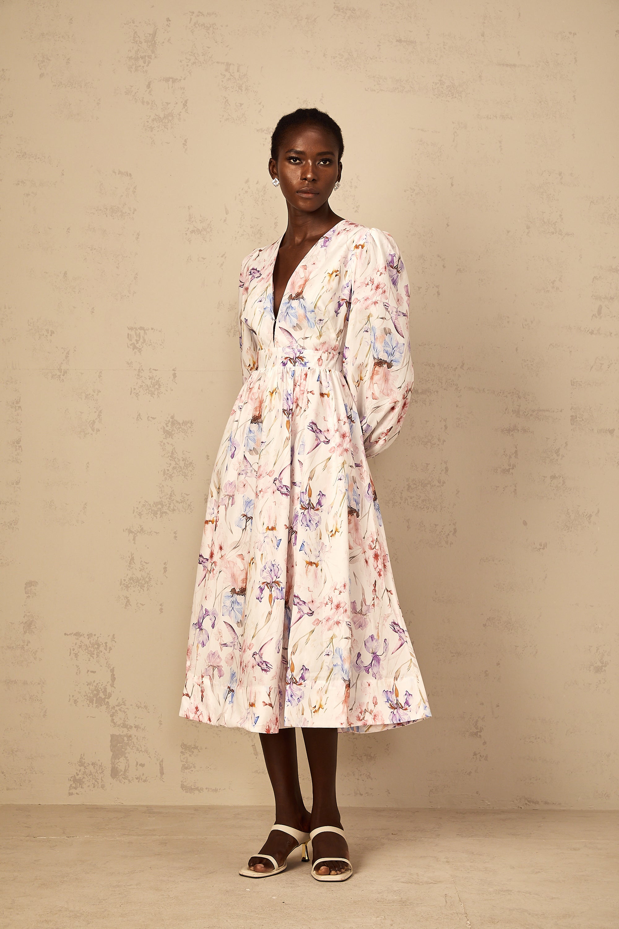Géraldine White V-Neck Floral Print Midi Dress
