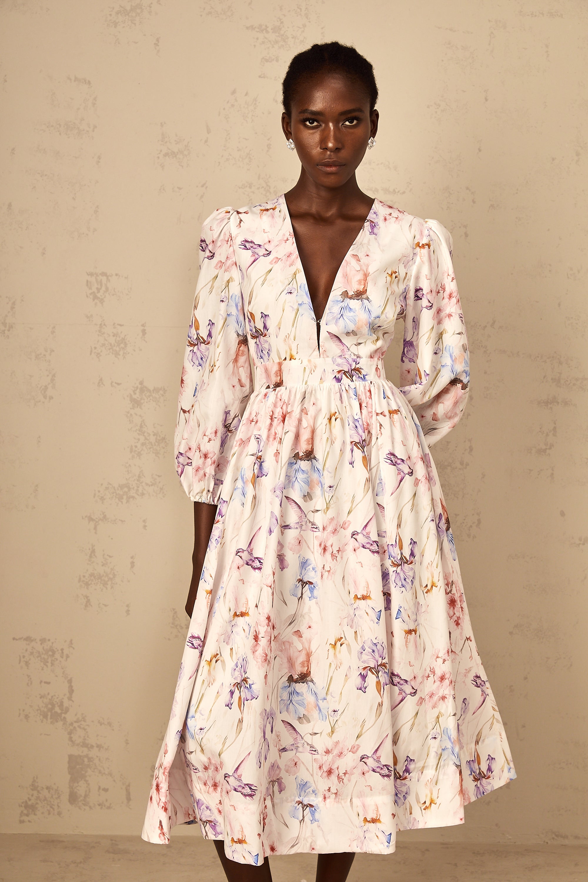Géraldine White V-Neck Floral Print Midi Dress