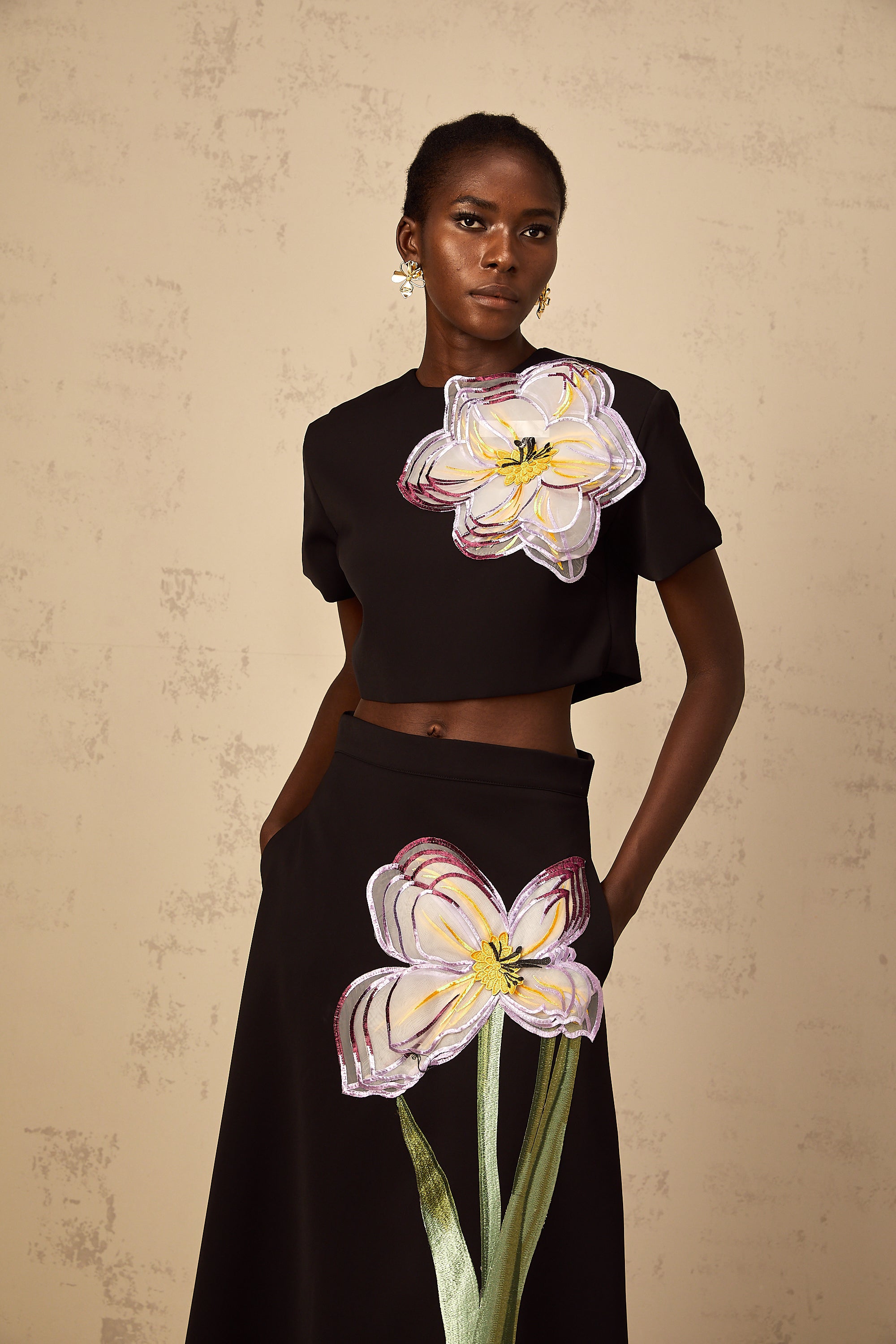 طقم إيرين بلاك المتطابق المطرز بالترتر والزهور