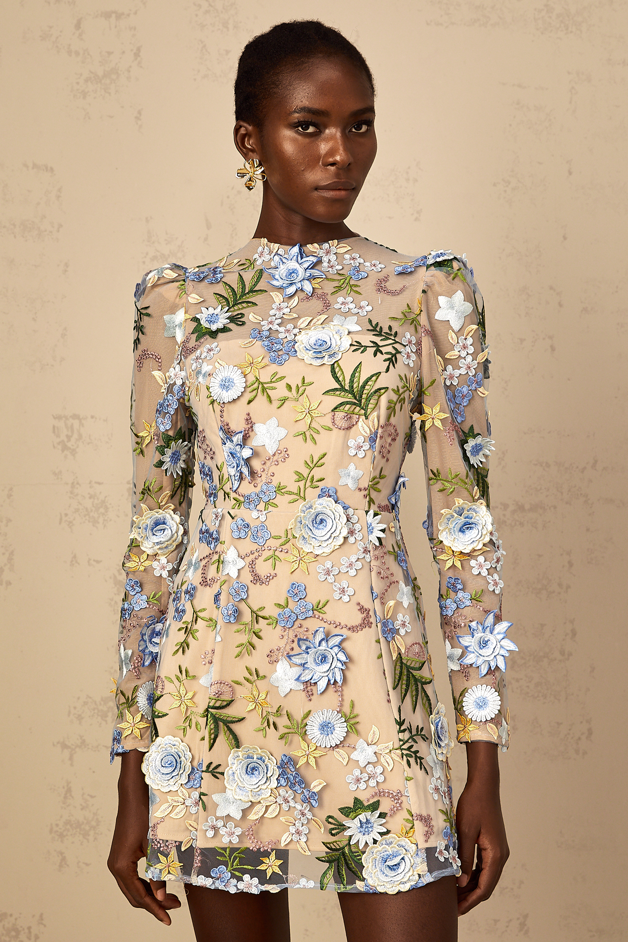 فستان قصير من التول المطرز بزخارف زهرية من ماركة Jolien