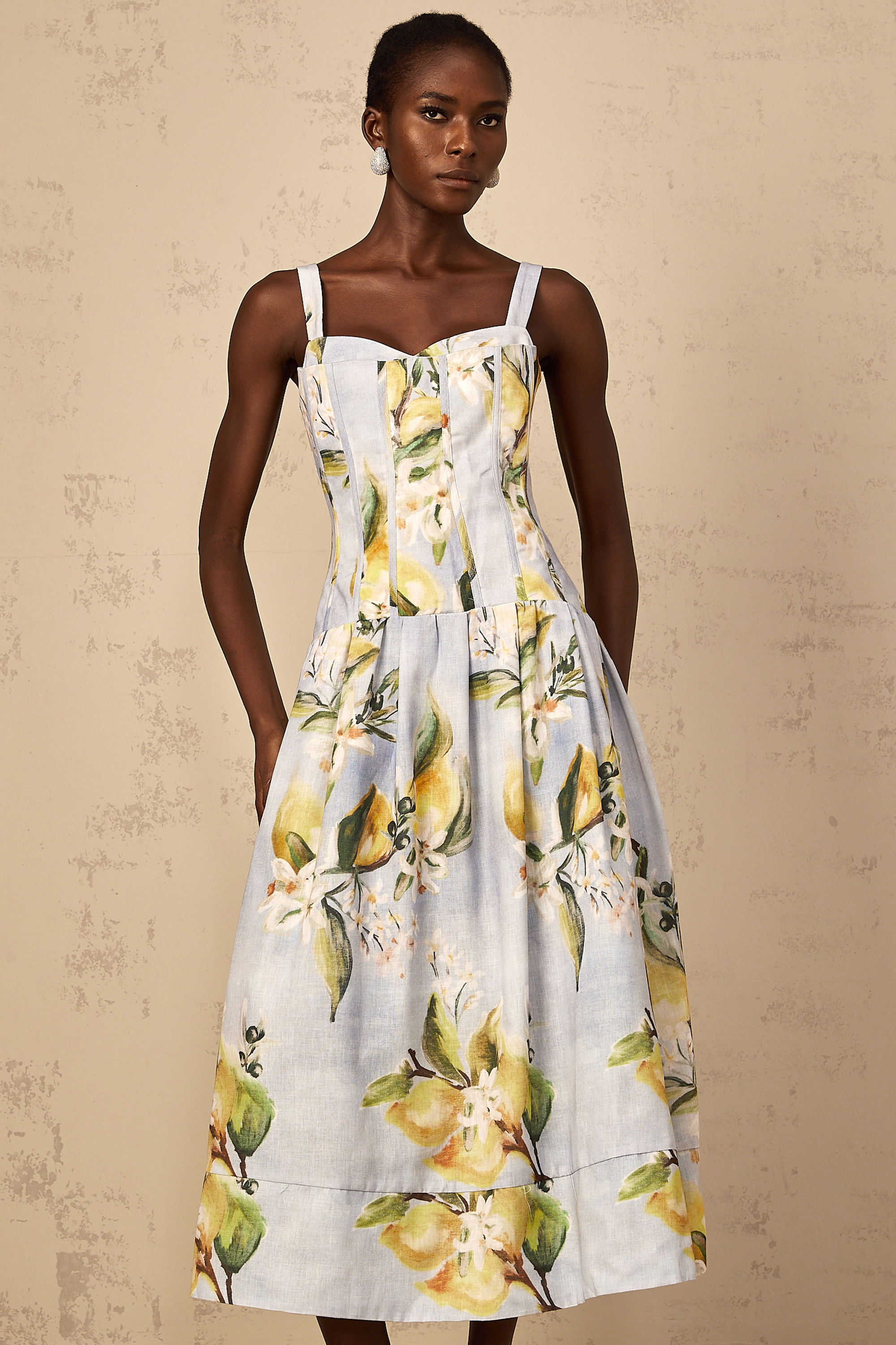 فستان إسمي بلو كوتيدجكور متوسط ​​الطول مزين بالزهور