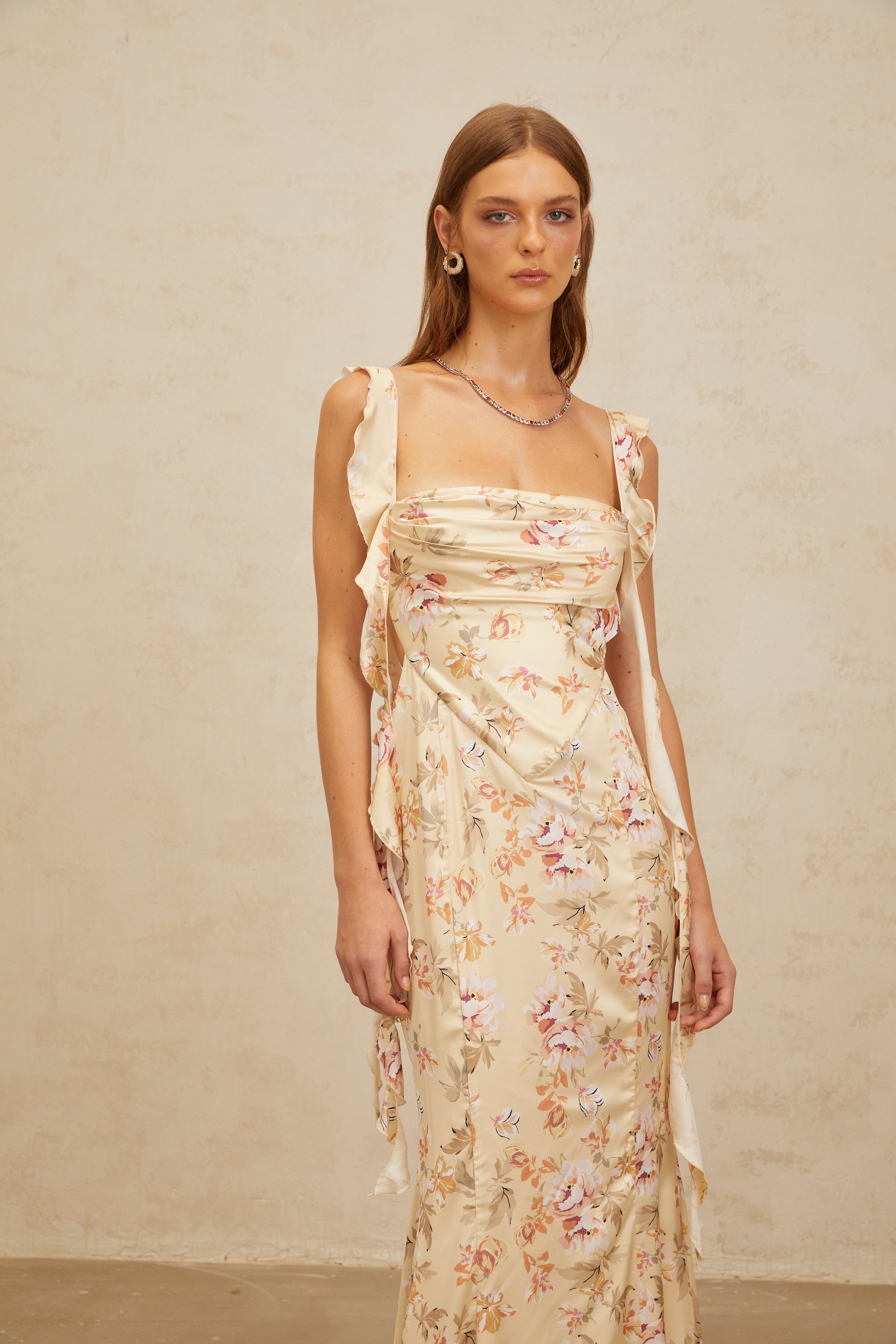 فستان أليزيه ماكسي بطبعة زهور صفراء