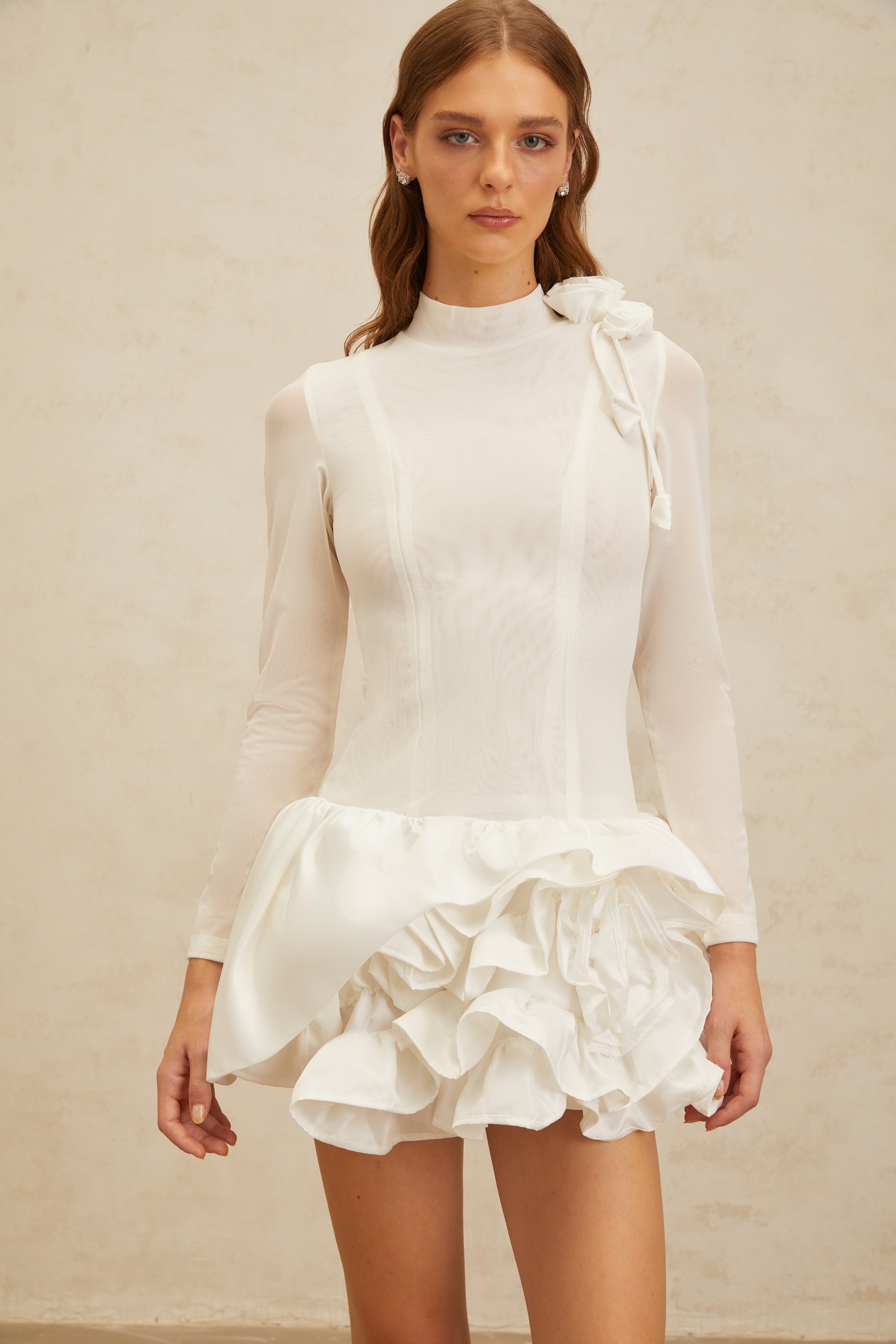 Léonor Weißes 3D-Blütenblatt-Puff-Minikleid