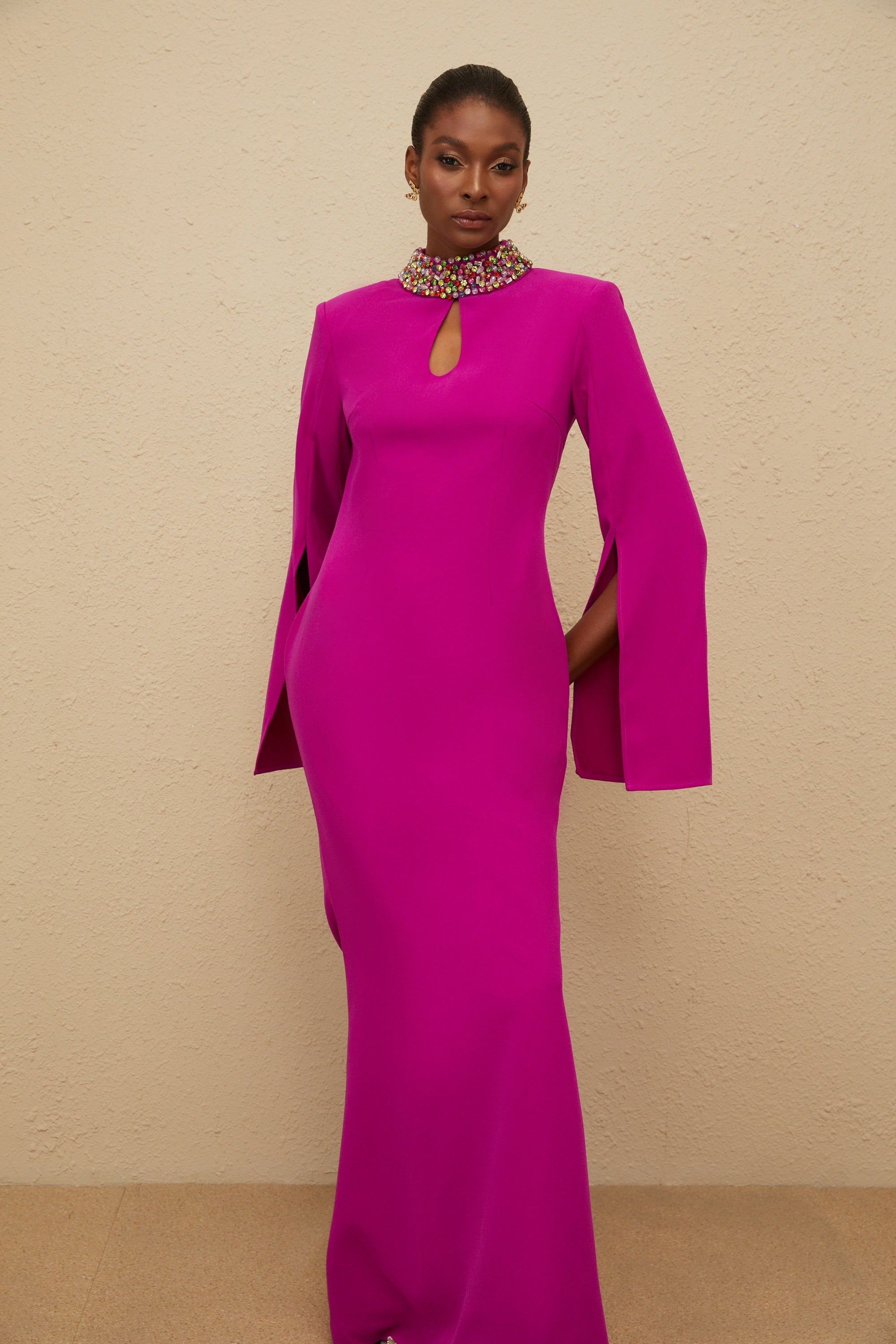 فستان حورية البحر الفوشيا الرائع بتفاصيل فتحة المفتاح