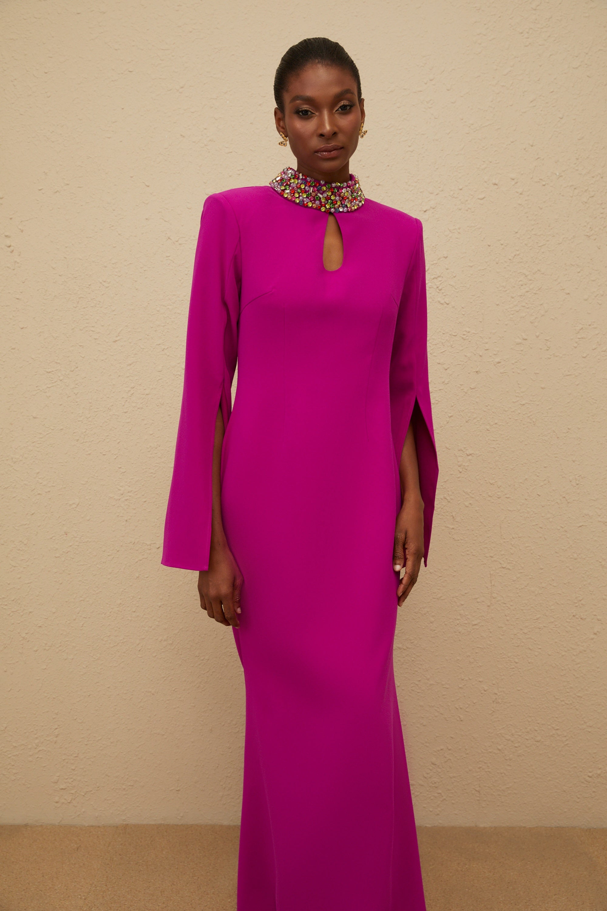 فستان حورية البحر الفوشيا الرائع بتفاصيل فتحة المفتاح