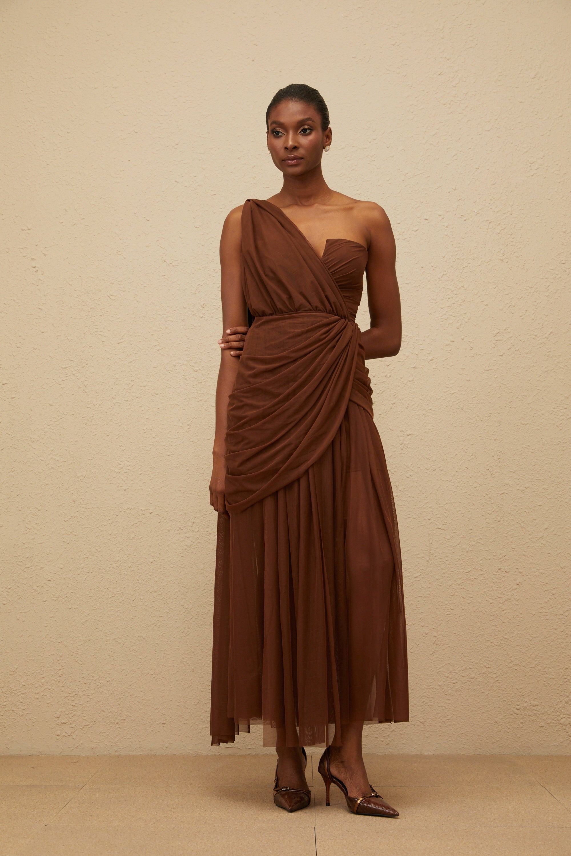 Agathe Brown Asymmetrisches Maxi-Abendkleid