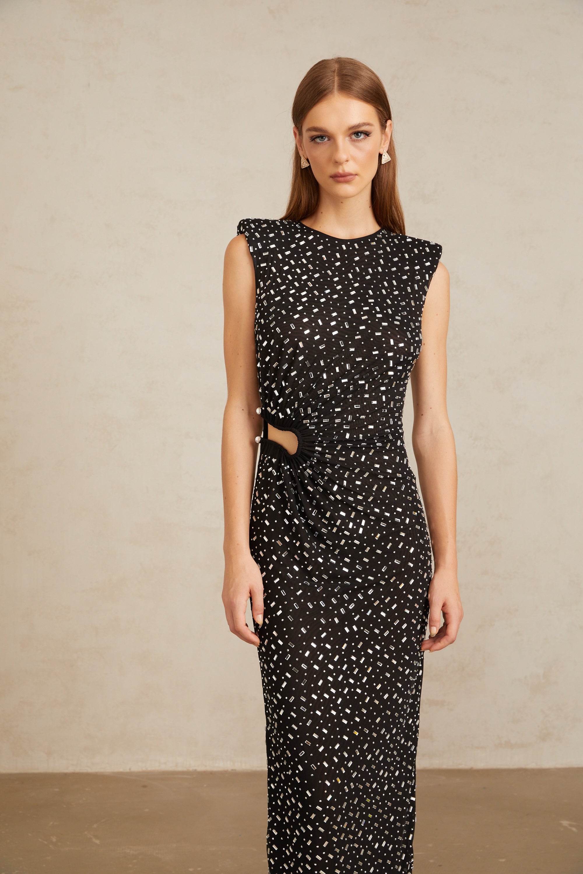 فستان ماكسي من فيليسي أسود مزين بالشبك