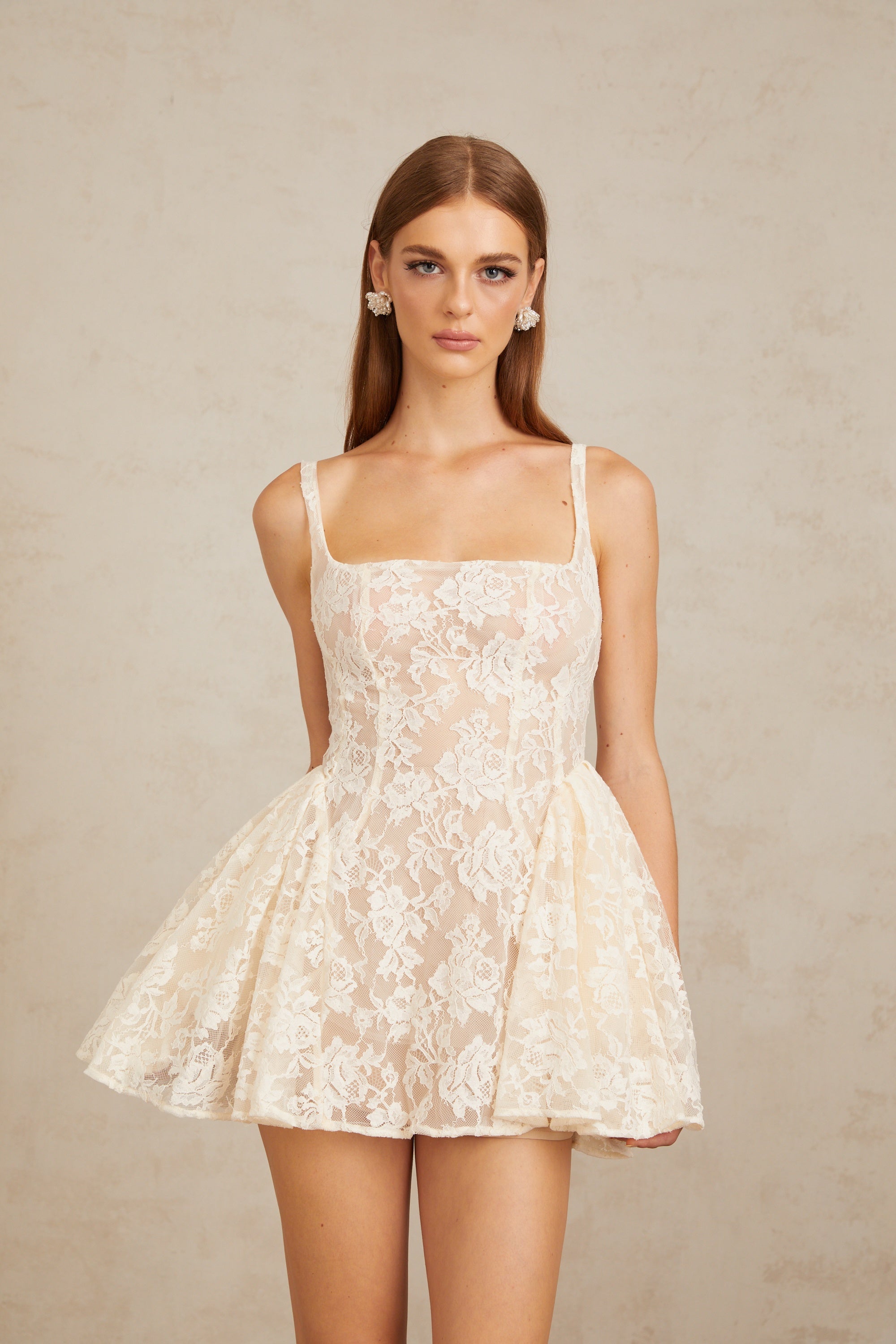 فستان يوفيميا كريمي أبيض مزهر من الدانتيل