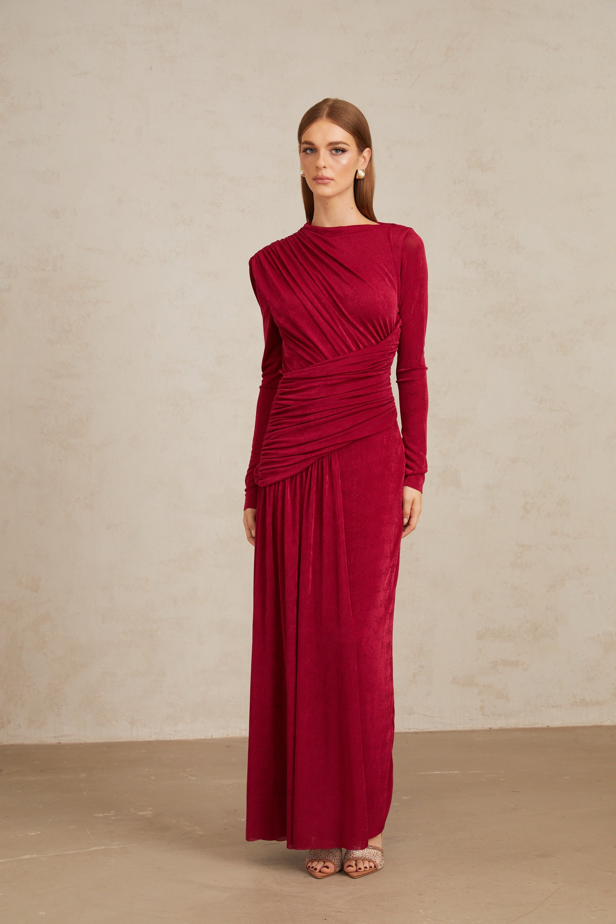 فستان ماكسي أحمر مكشكش من تشارم