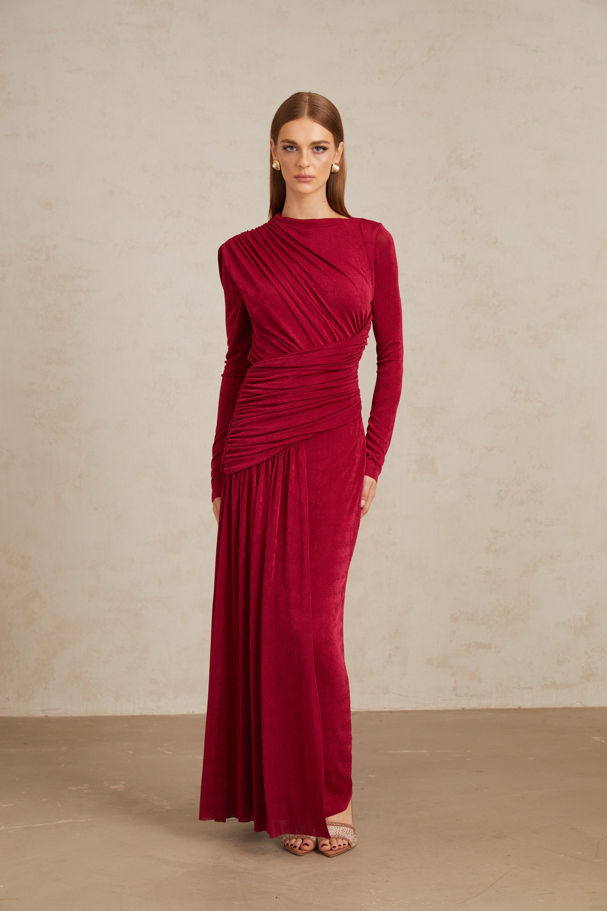 فستان ماكسي أحمر مكشكش من تشارم