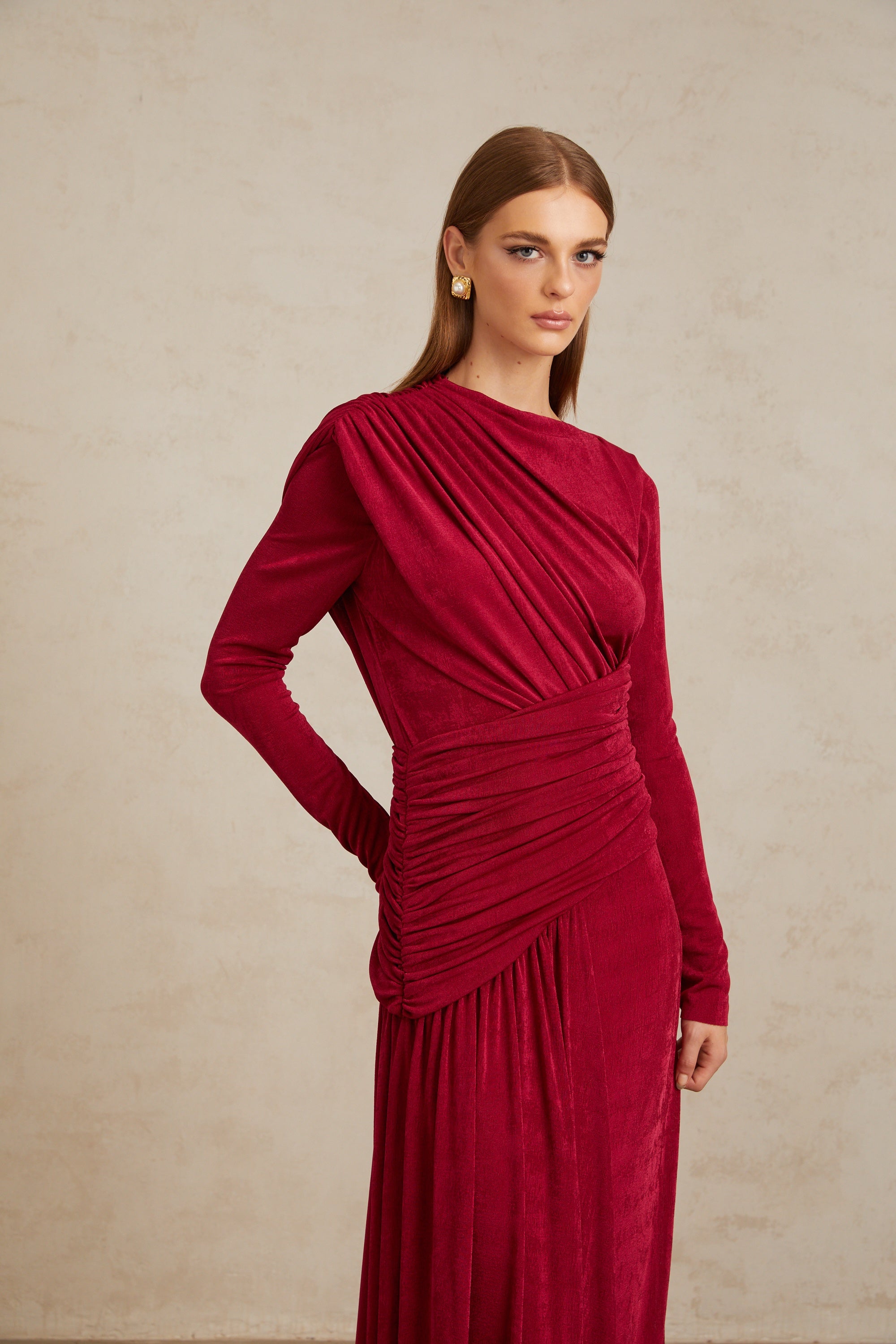 فستان ماكسي أحمر مكشكش من تشارم