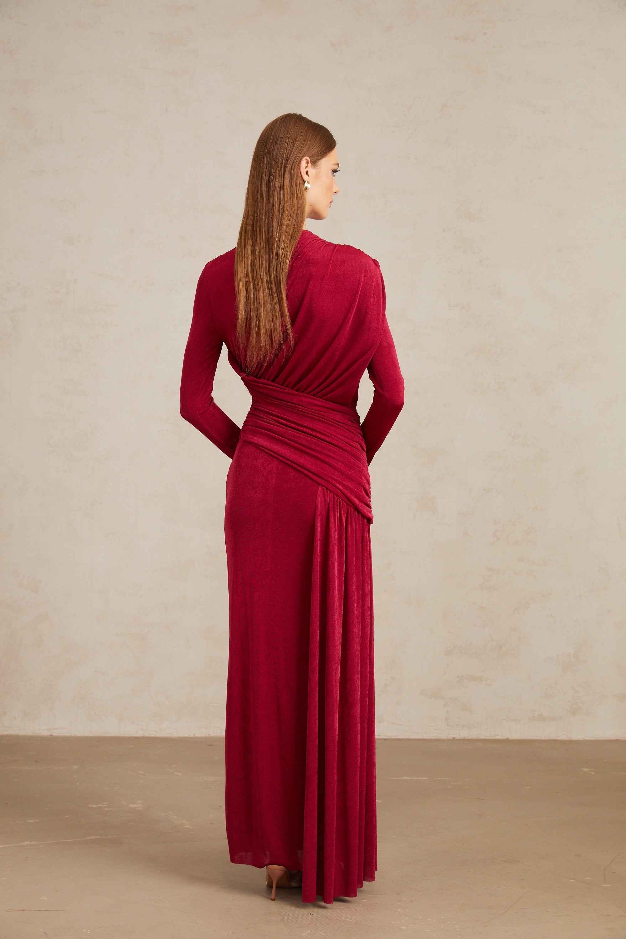 فستان ماكسي أحمر مكشكش من تشارم