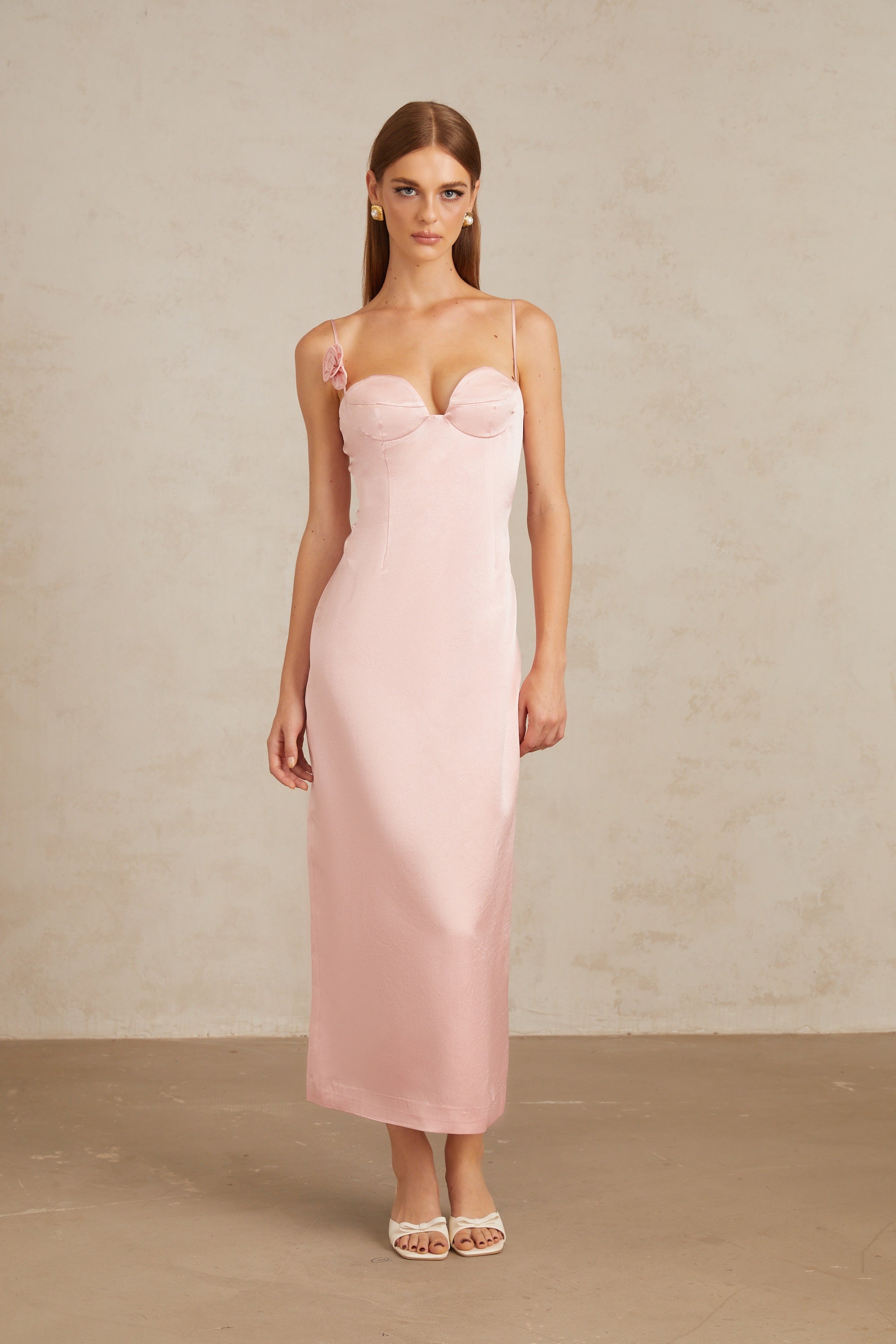 Ida – Rosa Midikleid aus Satin mit Blumenmuster