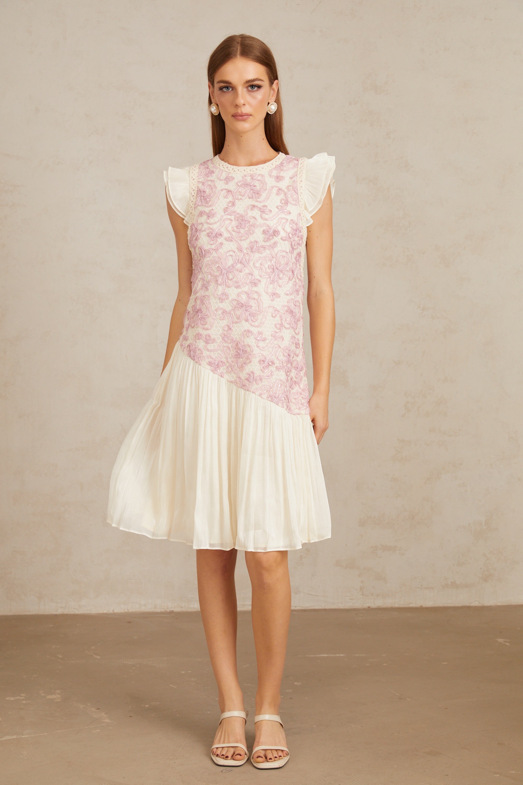 Charitina – Rosa, gehäkeltes Midikleid mit floralem Einsatz