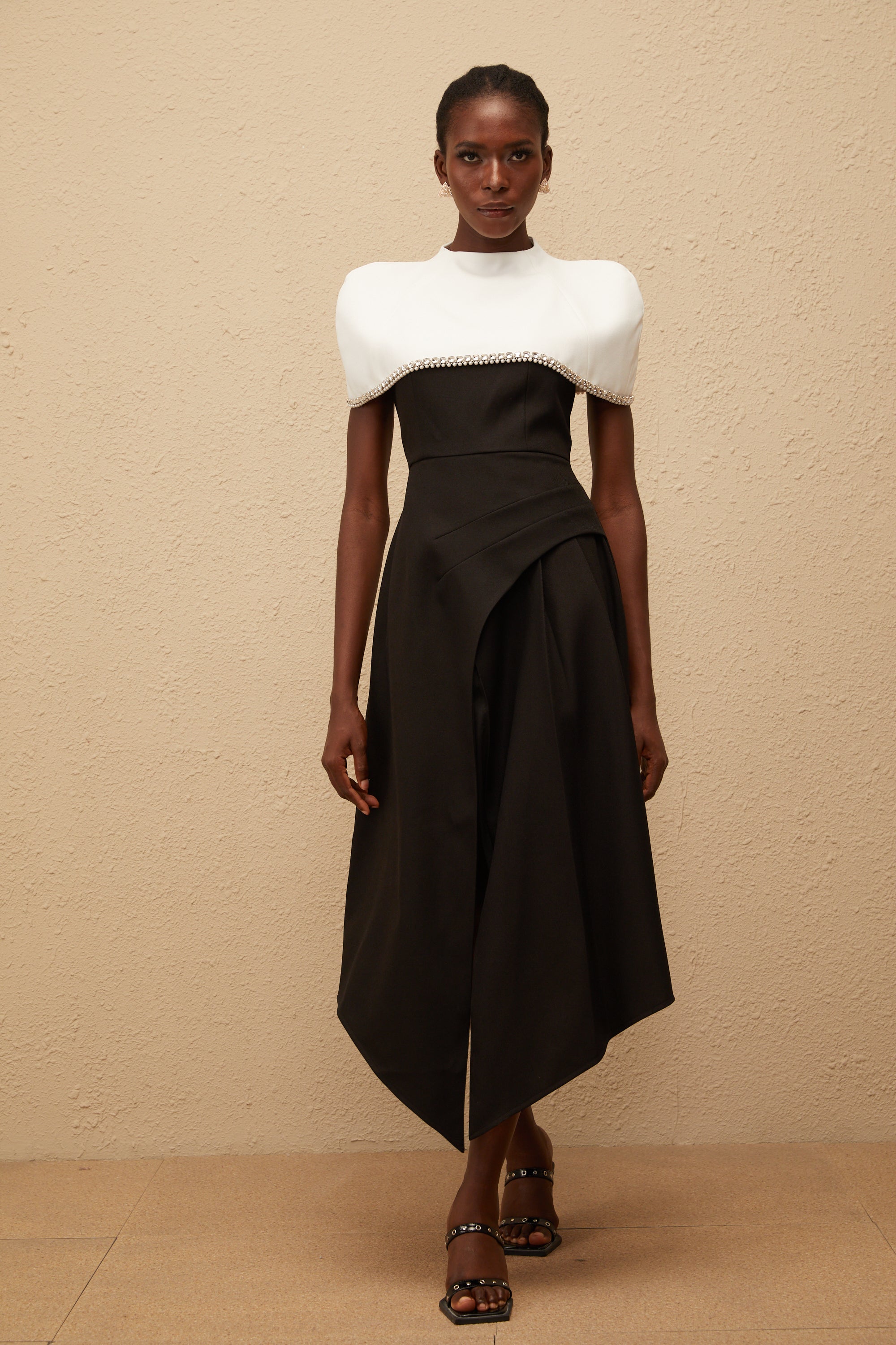 فستان فابيان متوسط الطول بألوان متعددة مع شال مزخرف