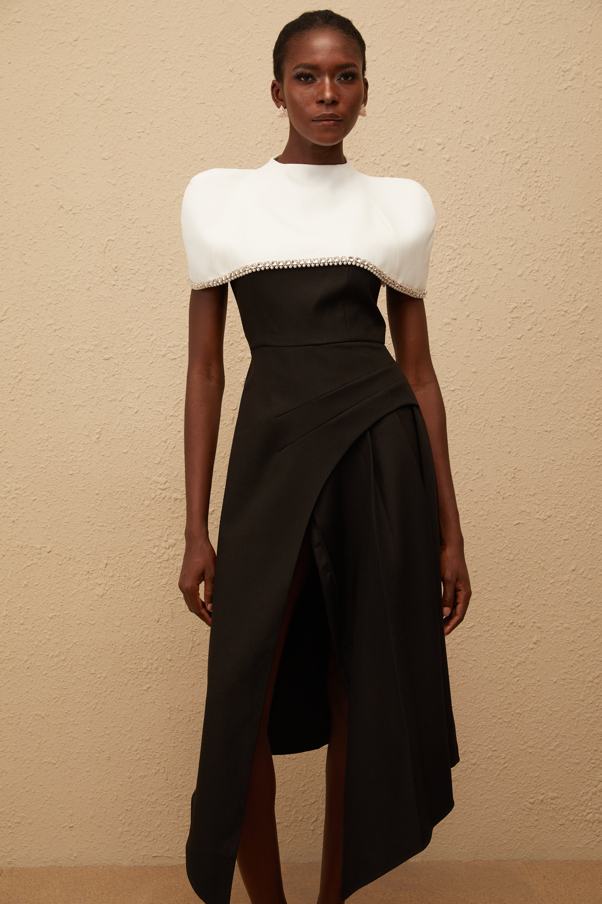 فستان فابيان متوسط الطول بألوان متعددة مع شال مزخرف