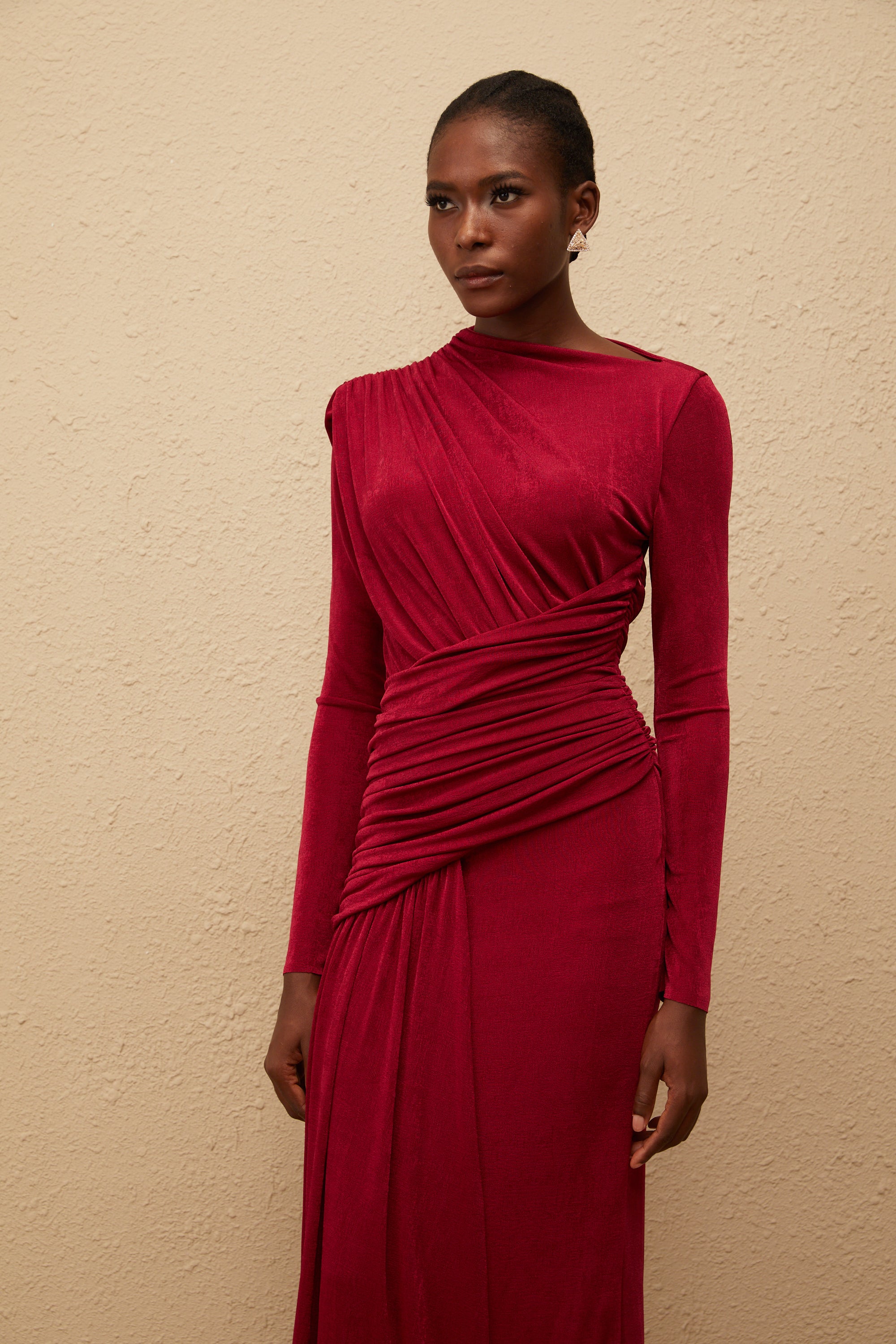 Charme – Rotes, gerüschtes Maxikleid