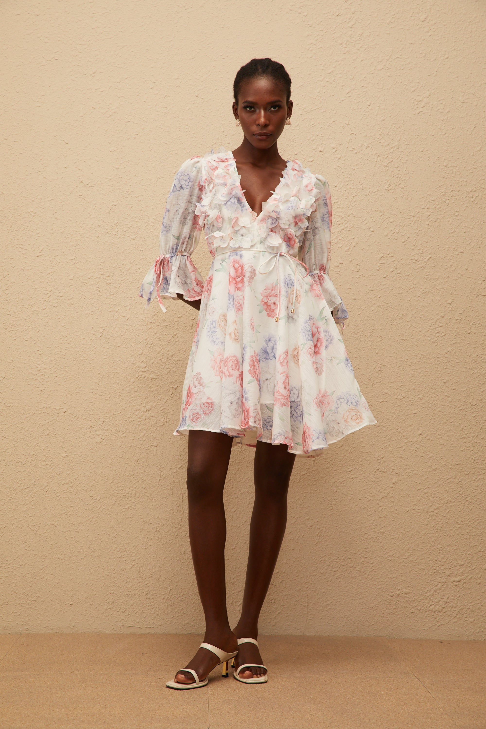 Téa White Floral Appliqué Mini Dress