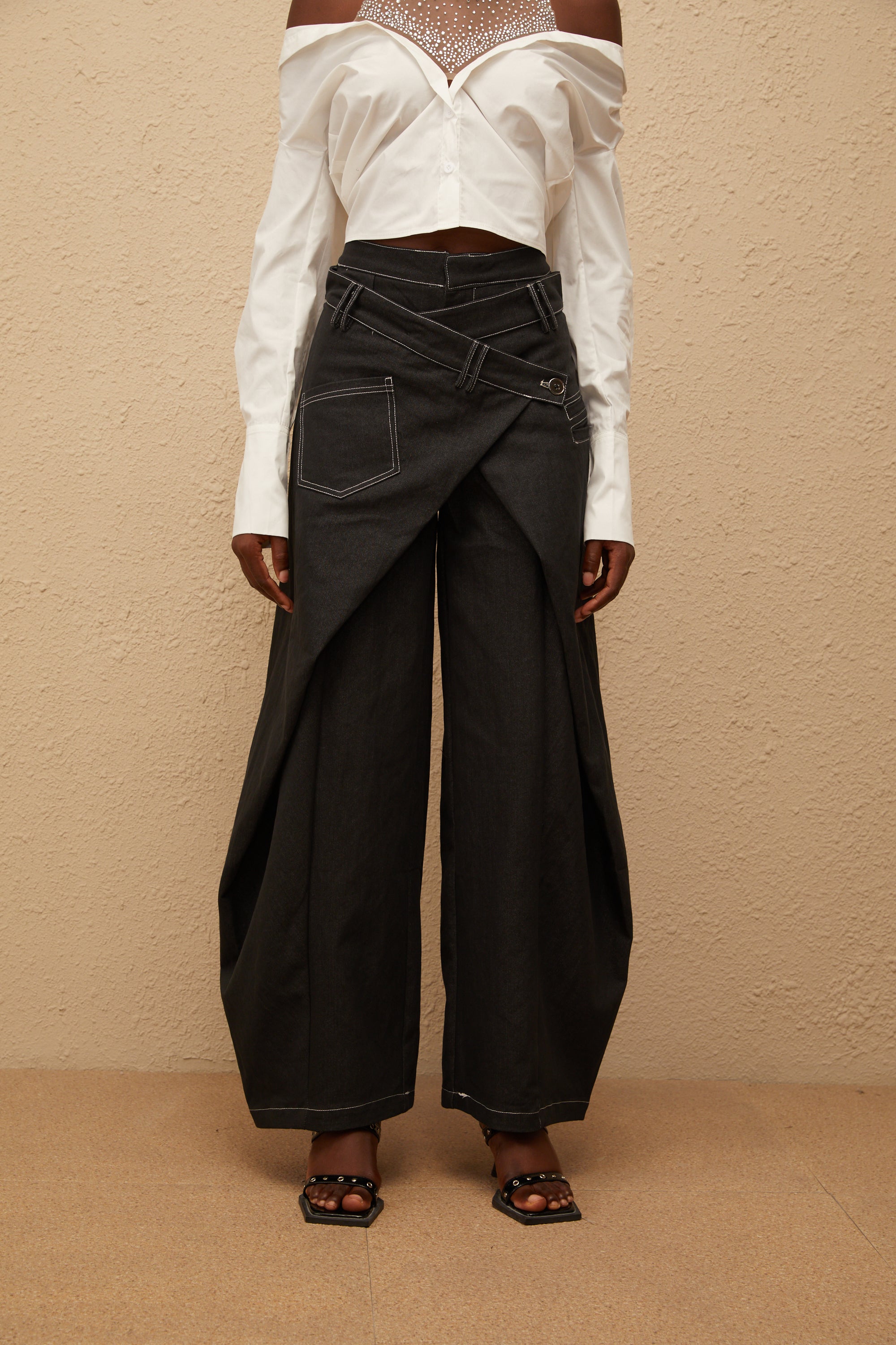 بنطلون جينز إيما بلاك الفضفاض المفكك