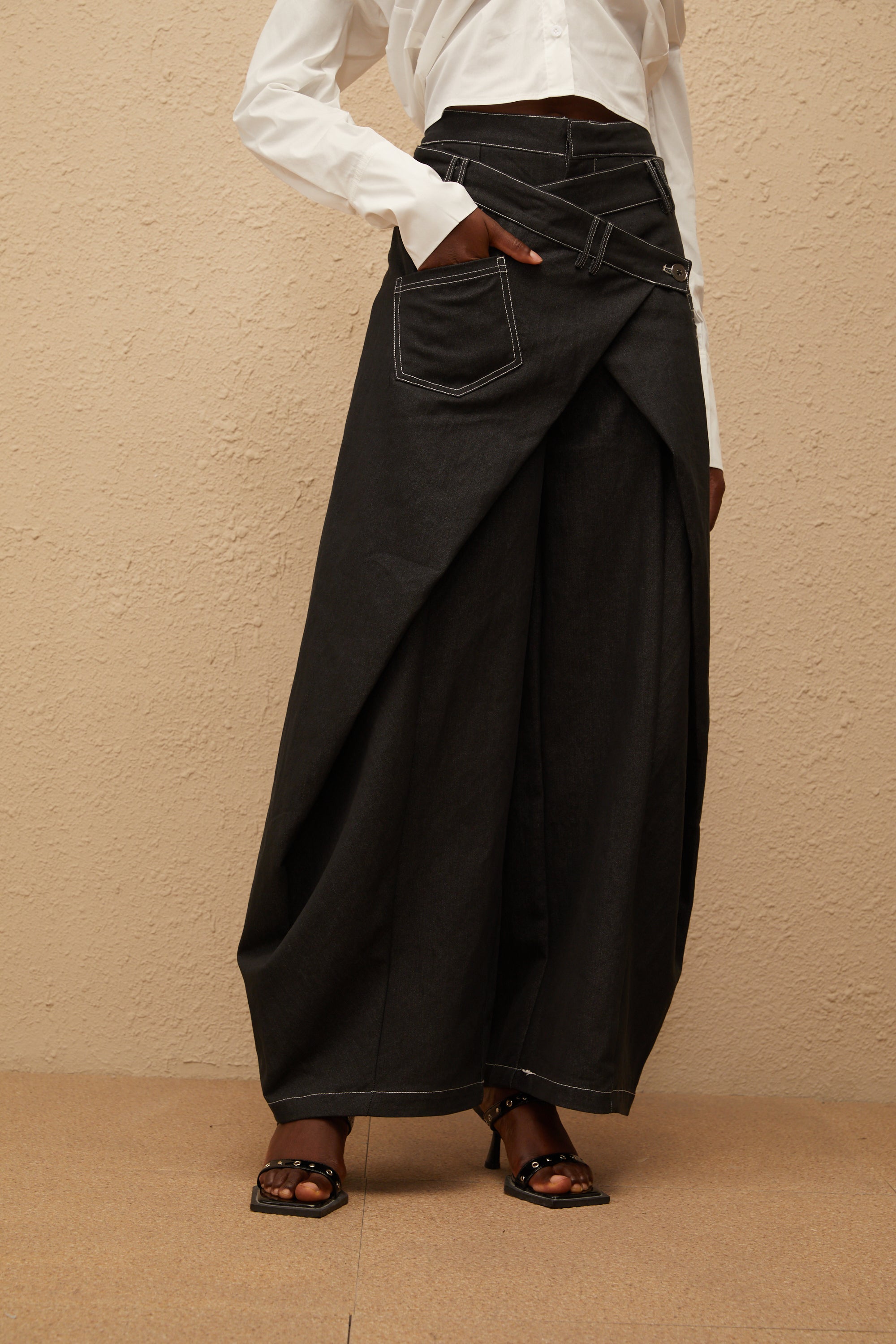 بنطلون جينز إيما بلاك الفضفاض المفكك