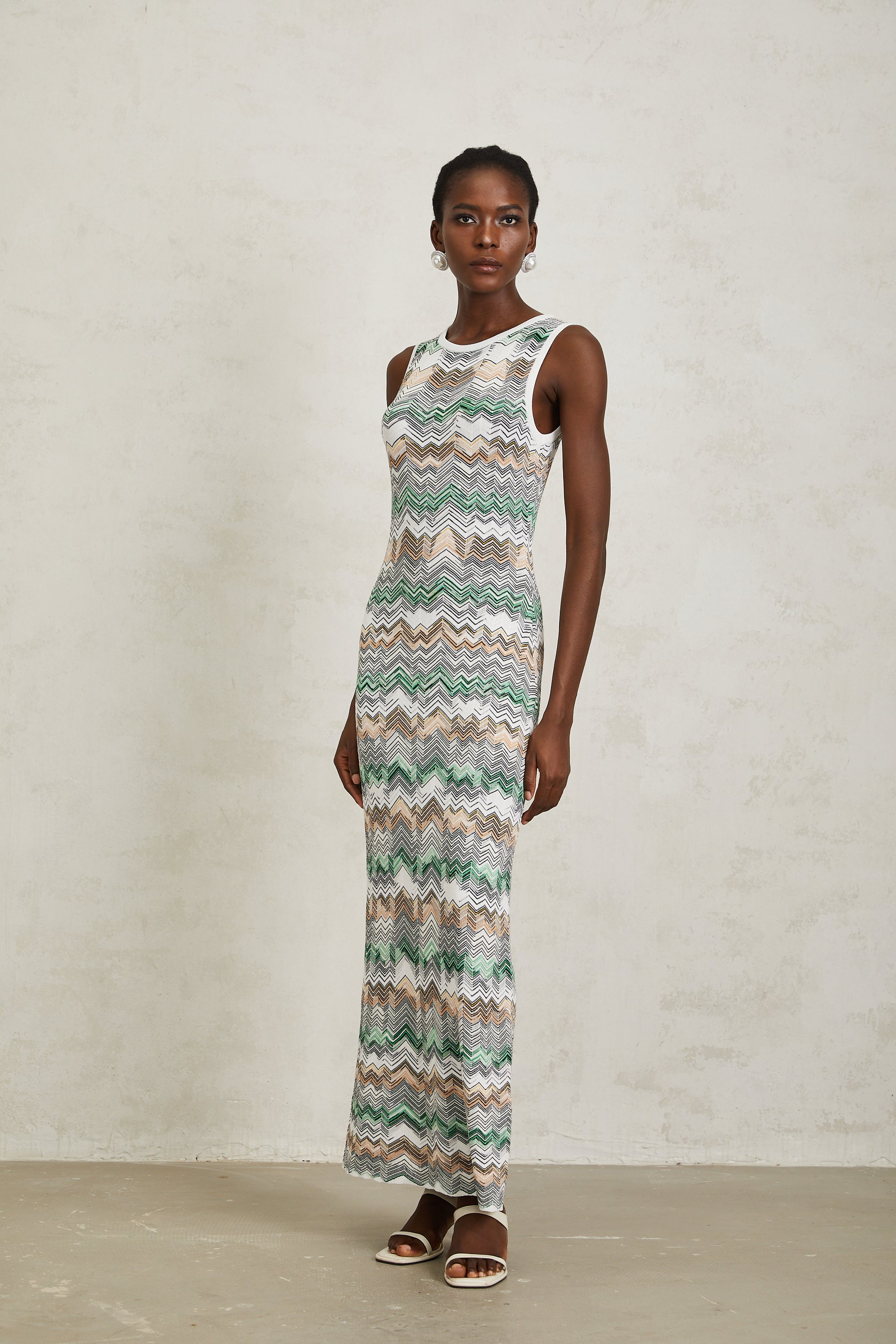 فستان مانون ماكسي منسوج متعرج باللون الأخضر