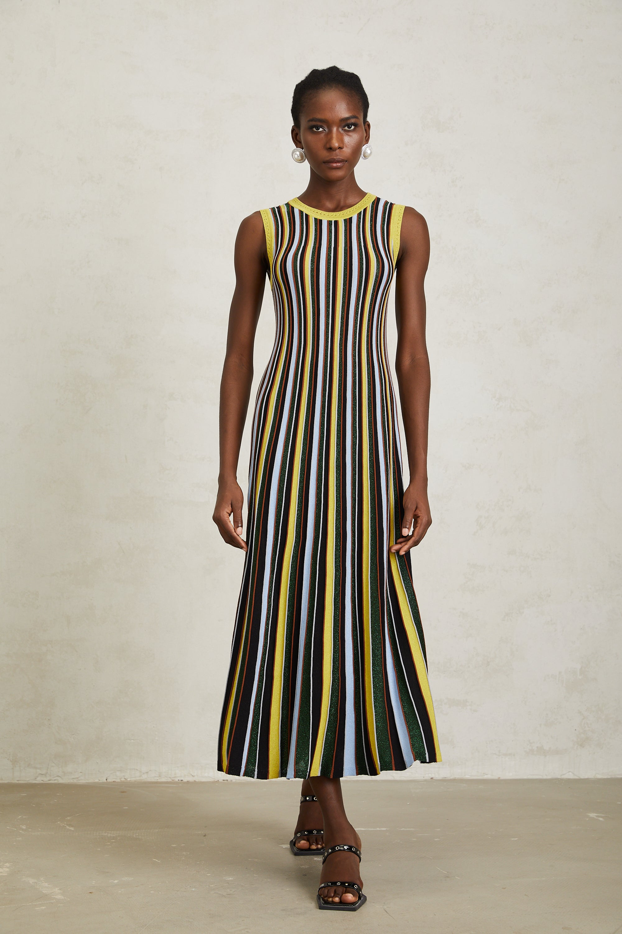 فستان كليمانس متوسط الطول محبوك بخطوط عمودية صفراء